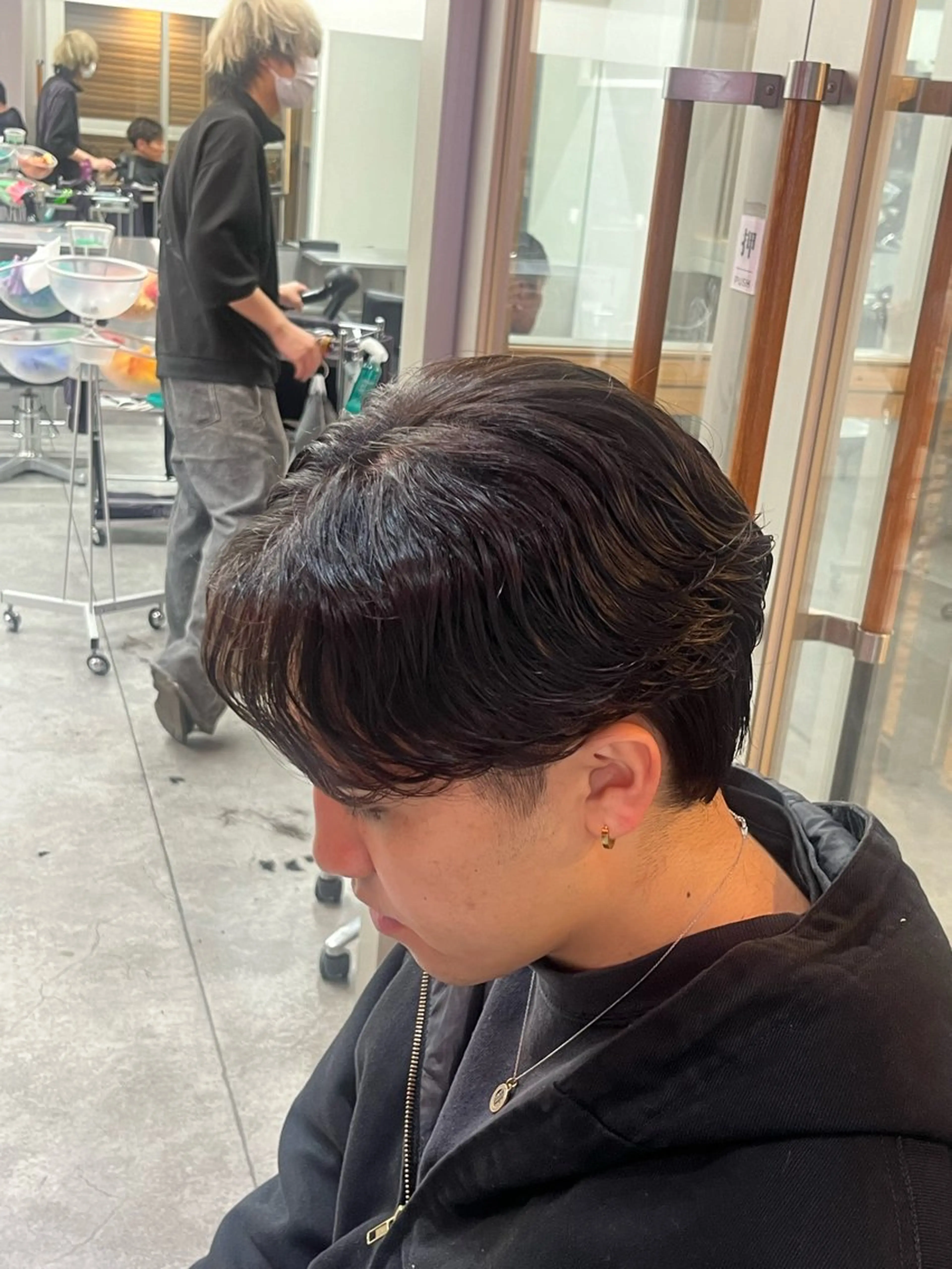 パーマ メンズハイトーン 北斗💍レイヤーのヘアスタイル