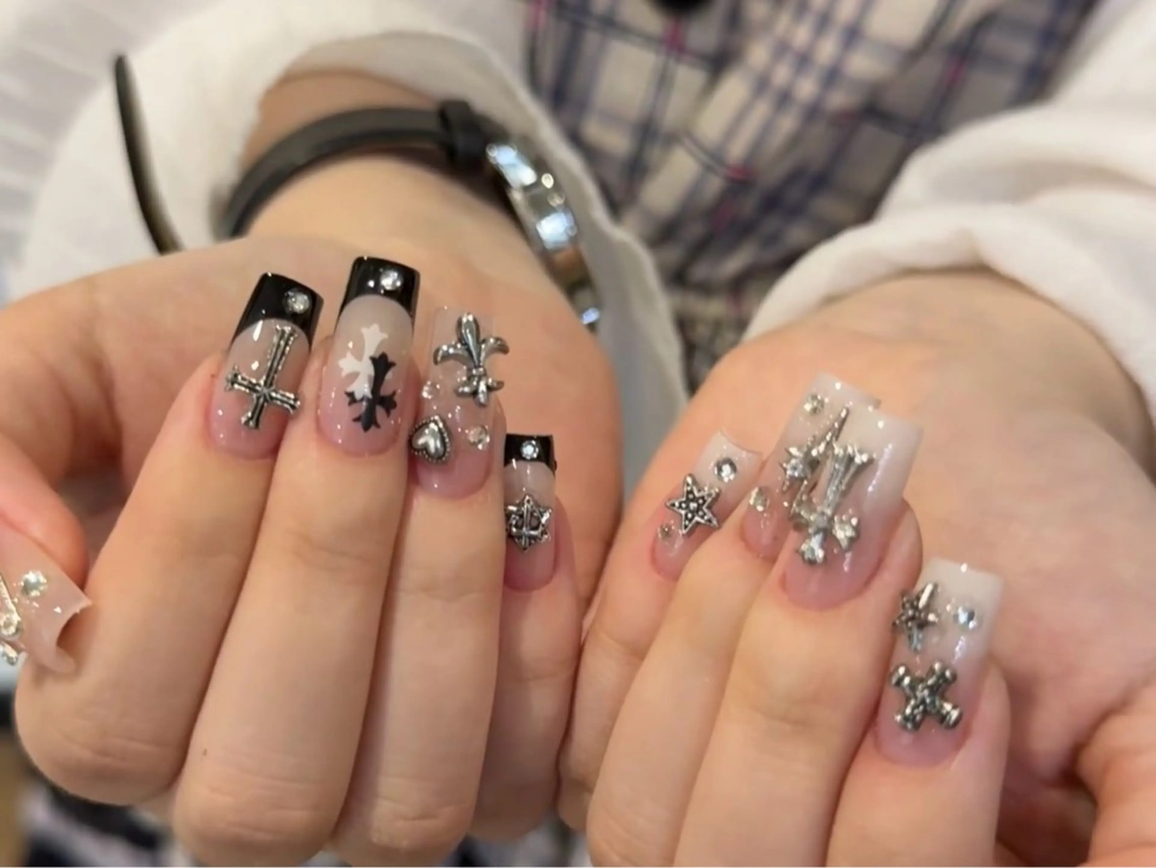 ネイル オーロラネイル 長さ出し フレンチネイル ジェルネイル ガラスフレンチ ハンドネイル Rela・S NAILのネイルデザイン