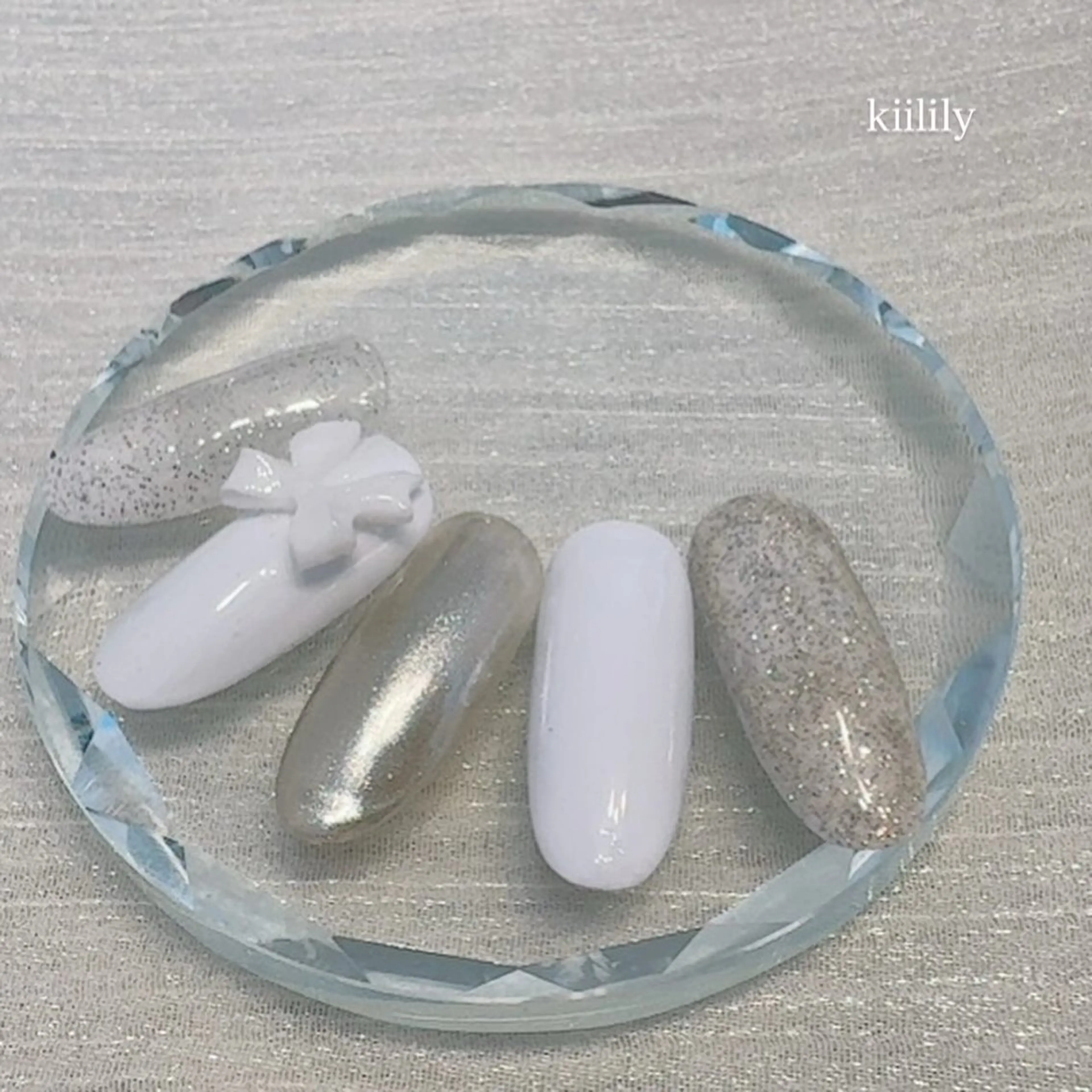 ネイル ホワイト kii .のネイルデザイン