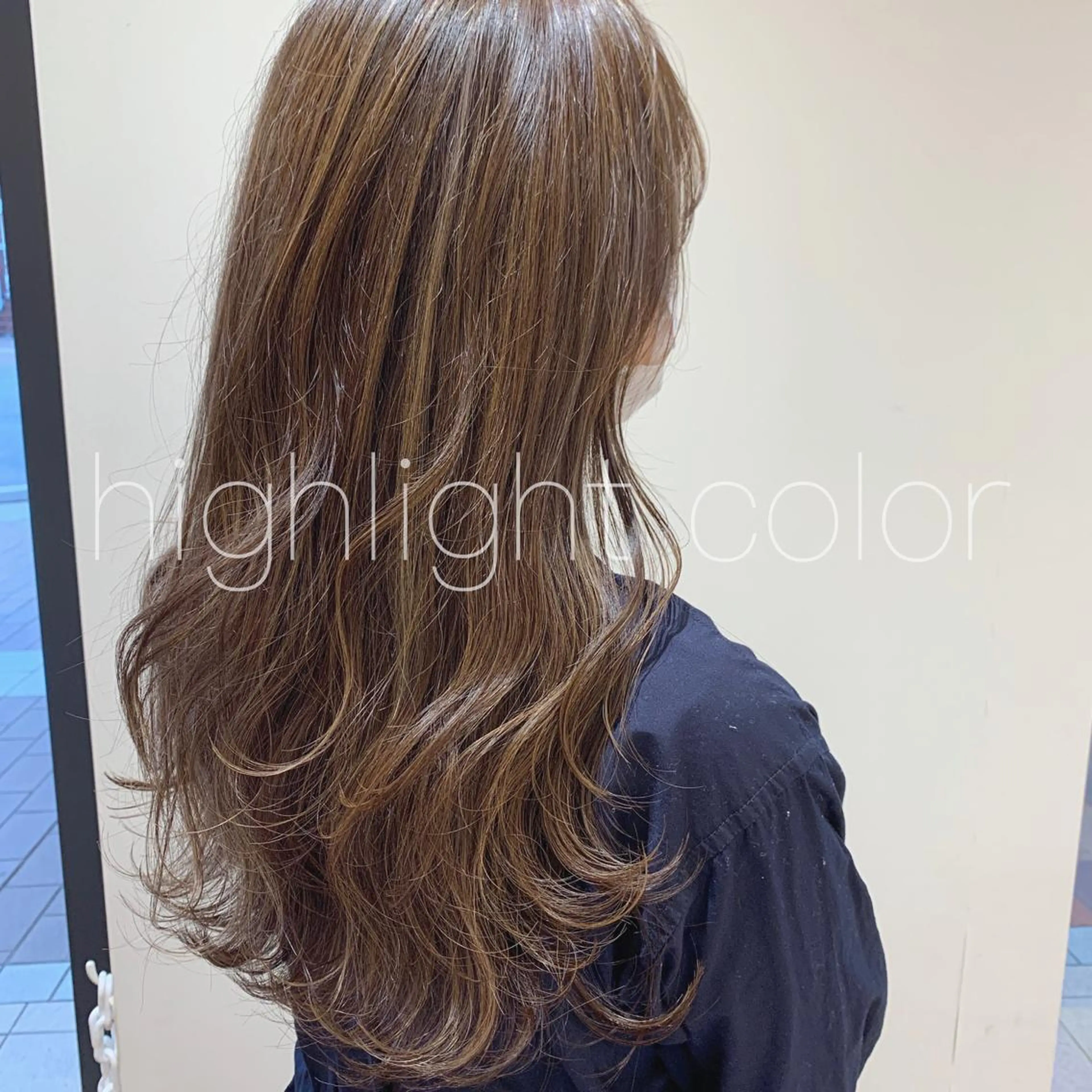 ロング 透明感カラー 金村真子のヘアスタイル