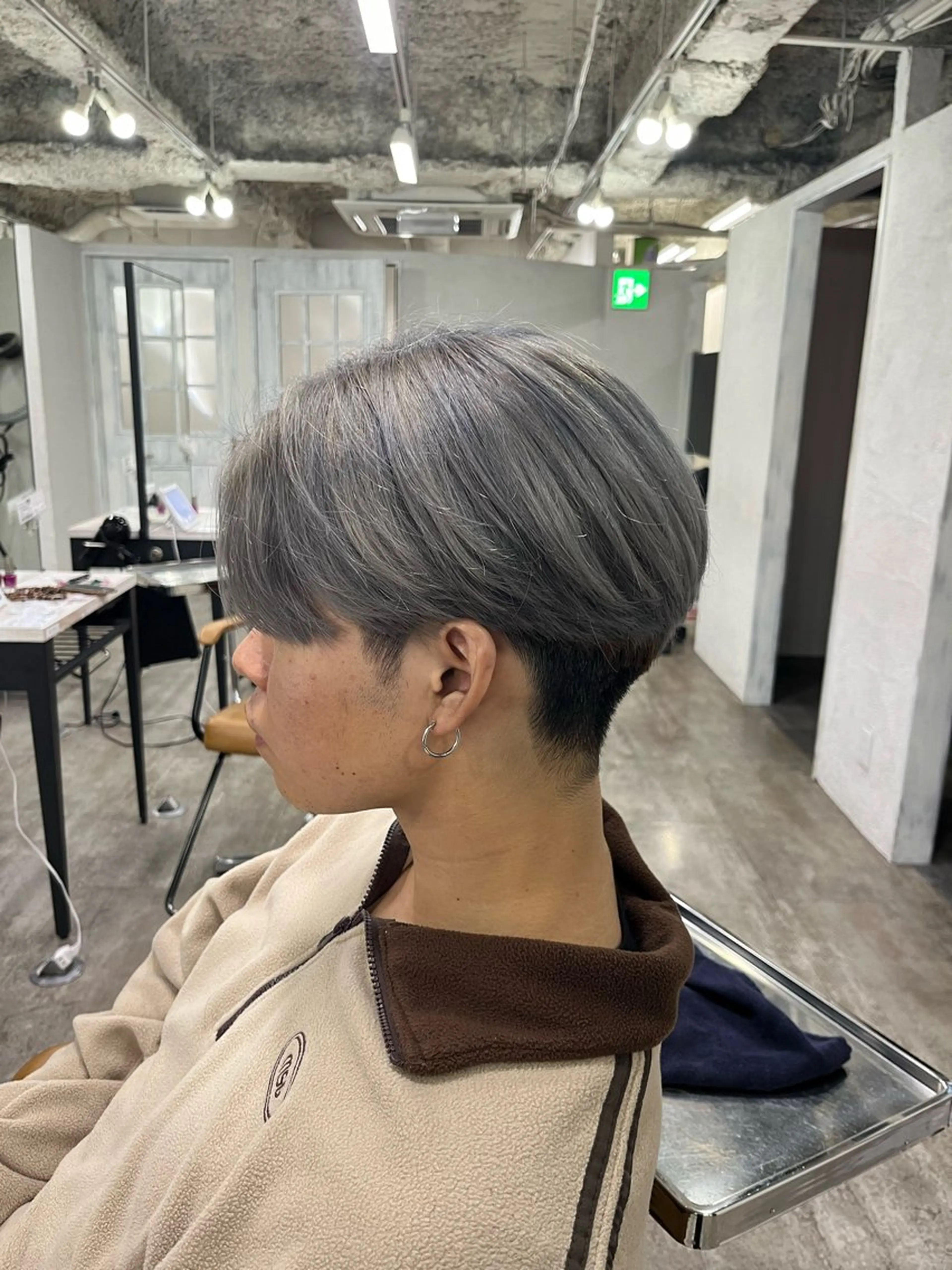 カラー メンズ センターパート メンズ韓国風 グレージュ シルバー シルバーグレージュ カット ヘアカラー 💜メンズカット＆パ ーマ💜Sakuraのヘアスタイル