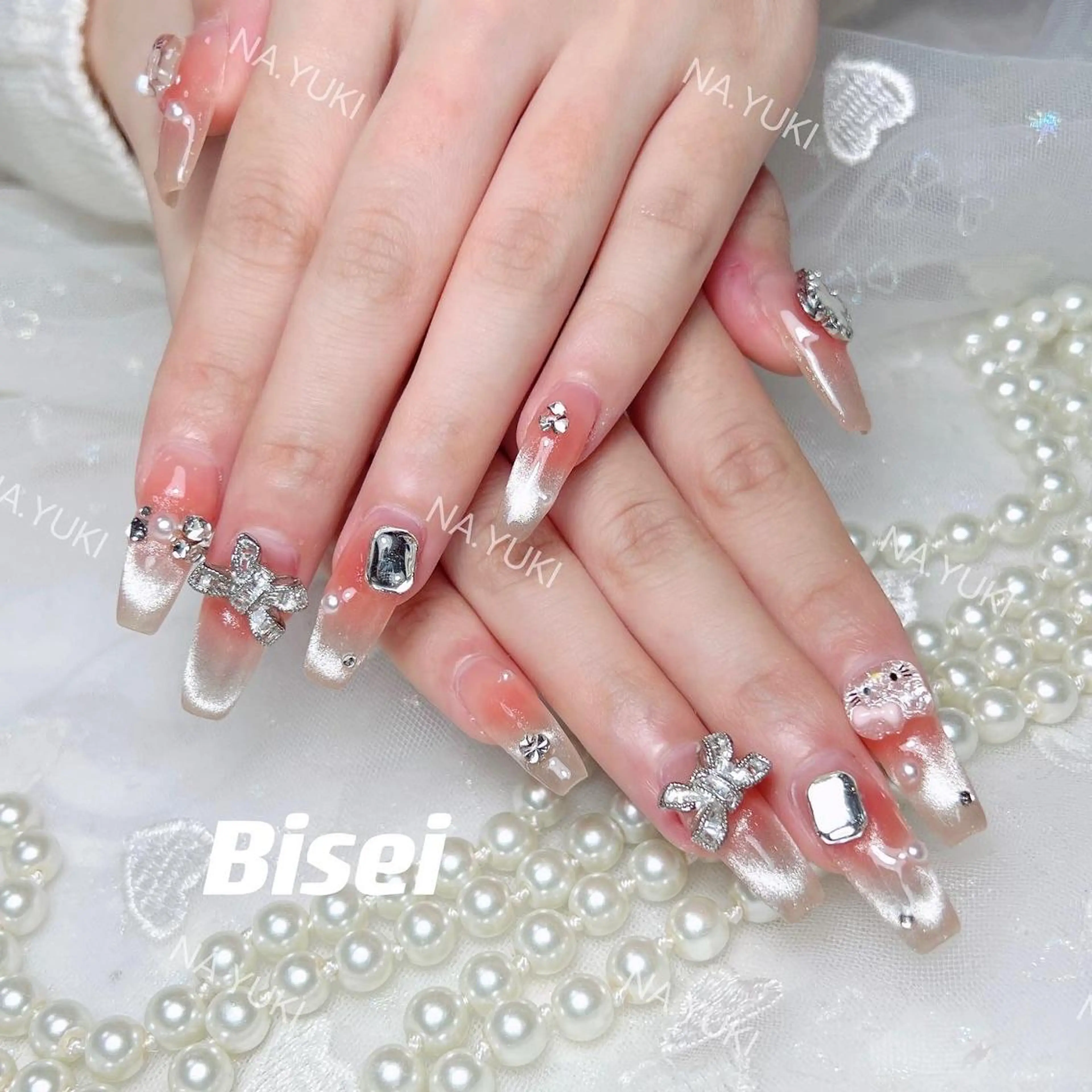 ネイル ハンドネイル 🦋 Queenieのネイルデザイン