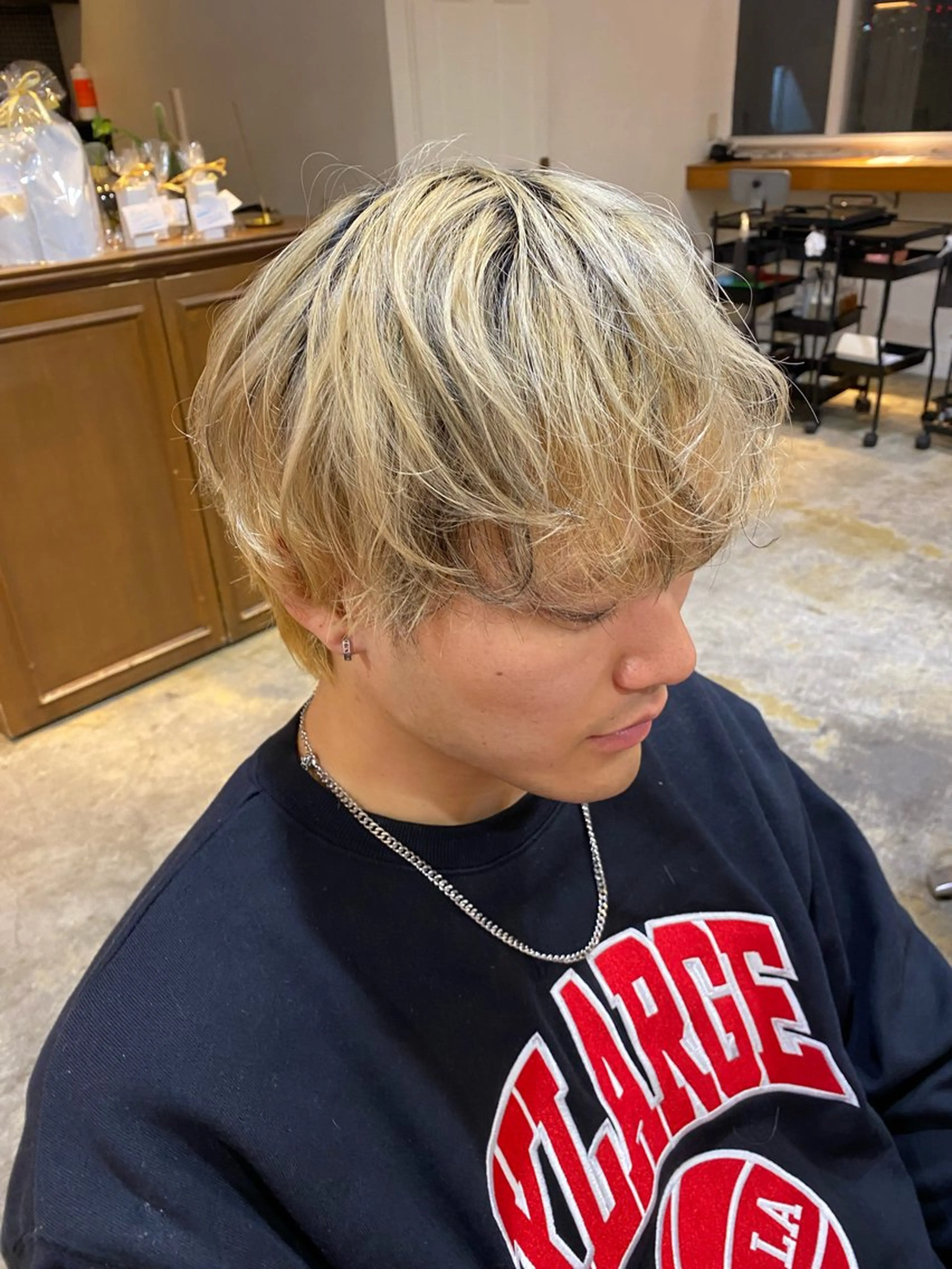 ミディアム カラー メンズ カット ヘアカラー トリートメント レイヤーボブ/ 艶カラー/サナ🌼のヘアスタイル