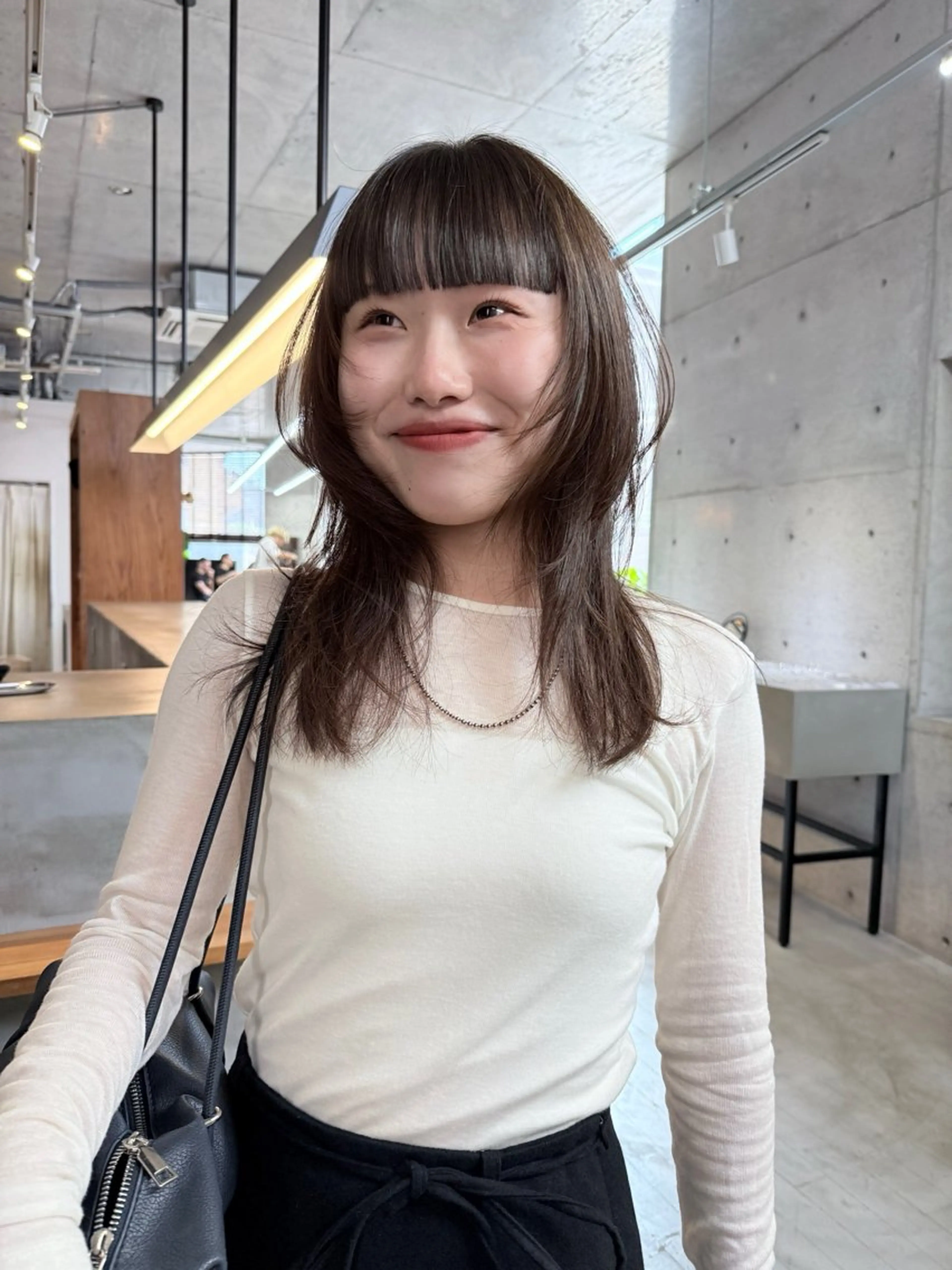 ミディアム レイヤーカット ワイドバング カット ヘアカラー トリートメント son hair所属・葉 /透明感カラーのヘアスタイル