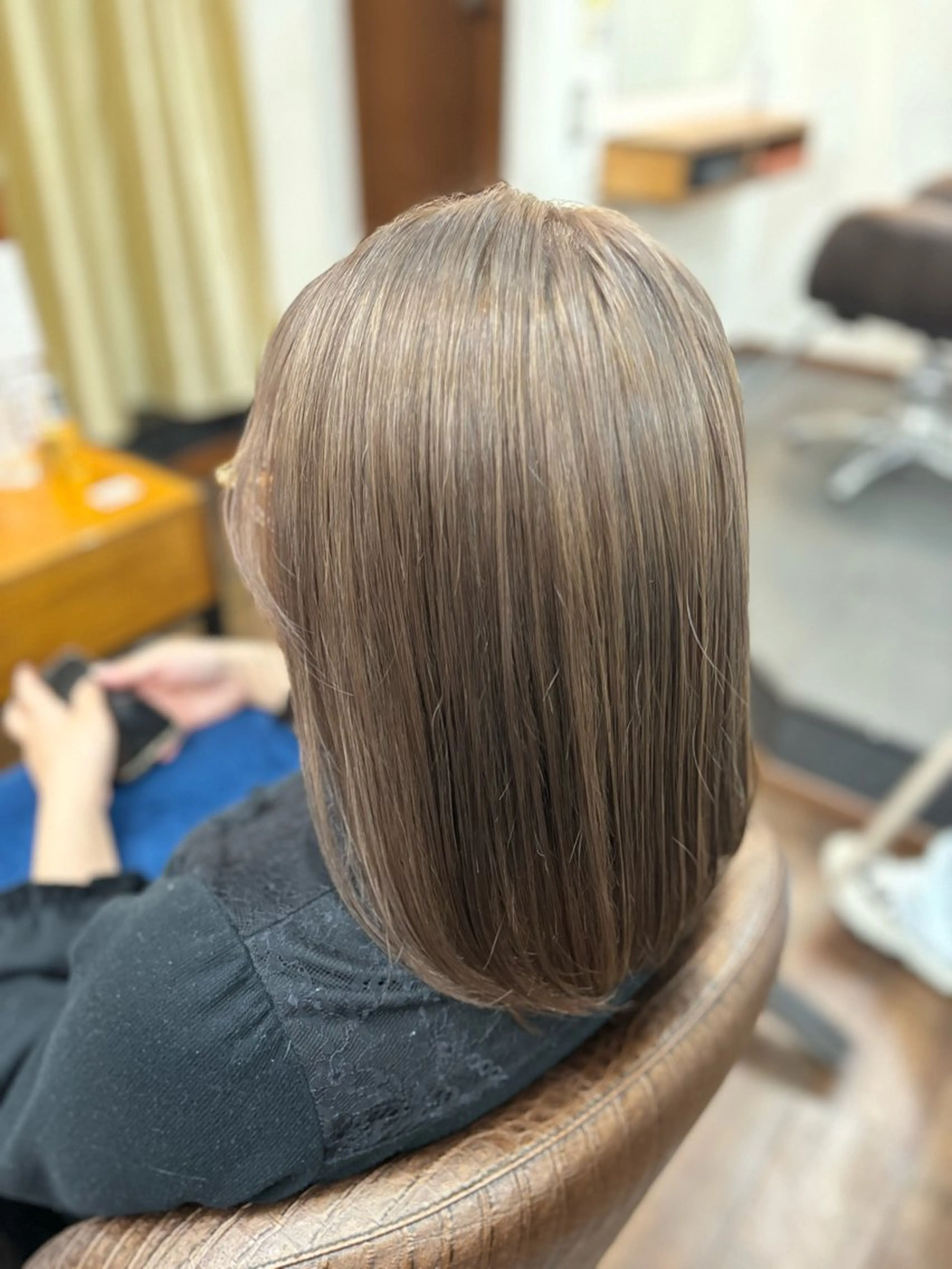 ミディアム カラー ブリーチ 透明感カラー グレージュ ミルクティーグレージュ ヘアカラー 小顔似合わせカット ┊︎*AYANO*のヘアスタイル