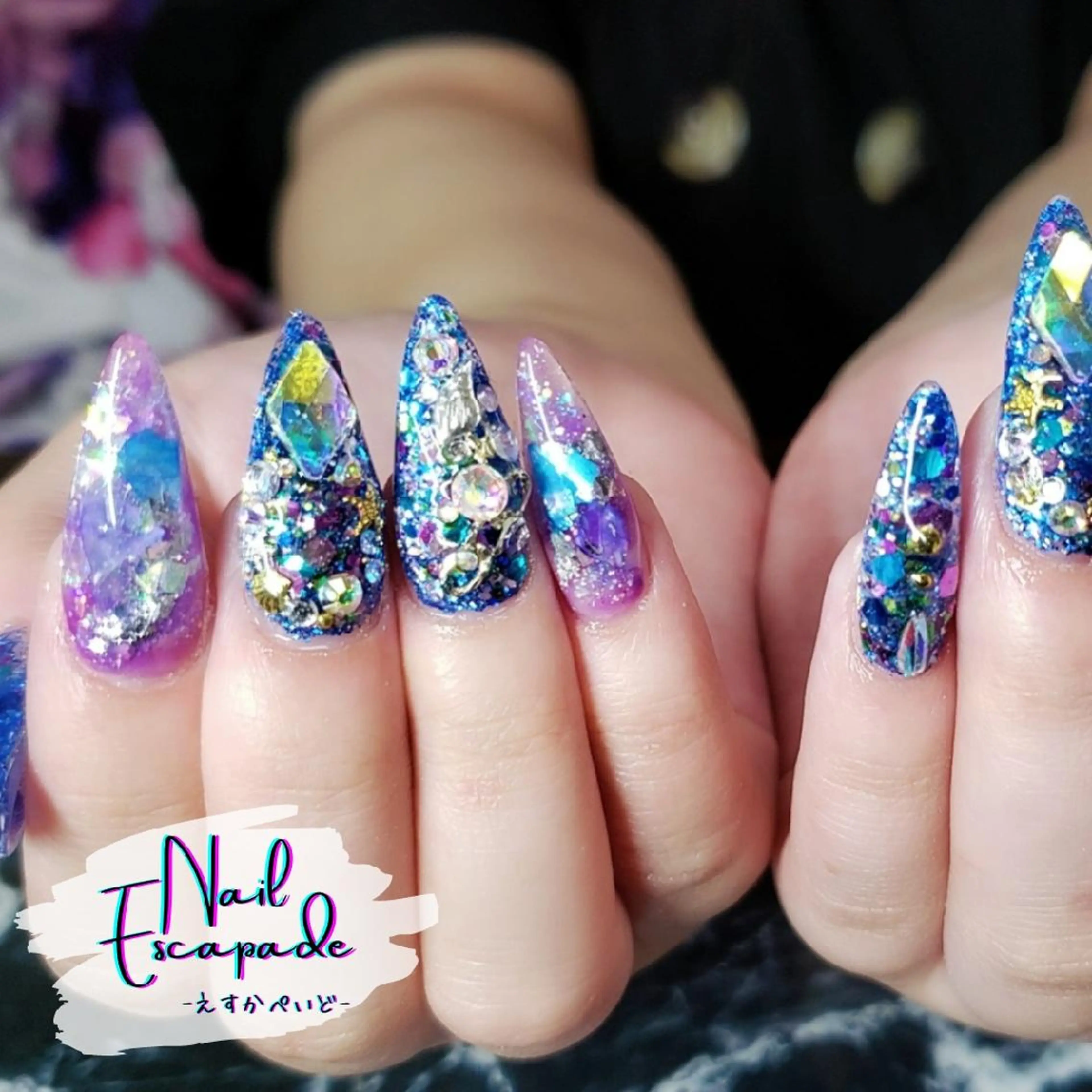 ミディアム ネイル ブルー ハンドネイル クロキ 。のネイルデザイン