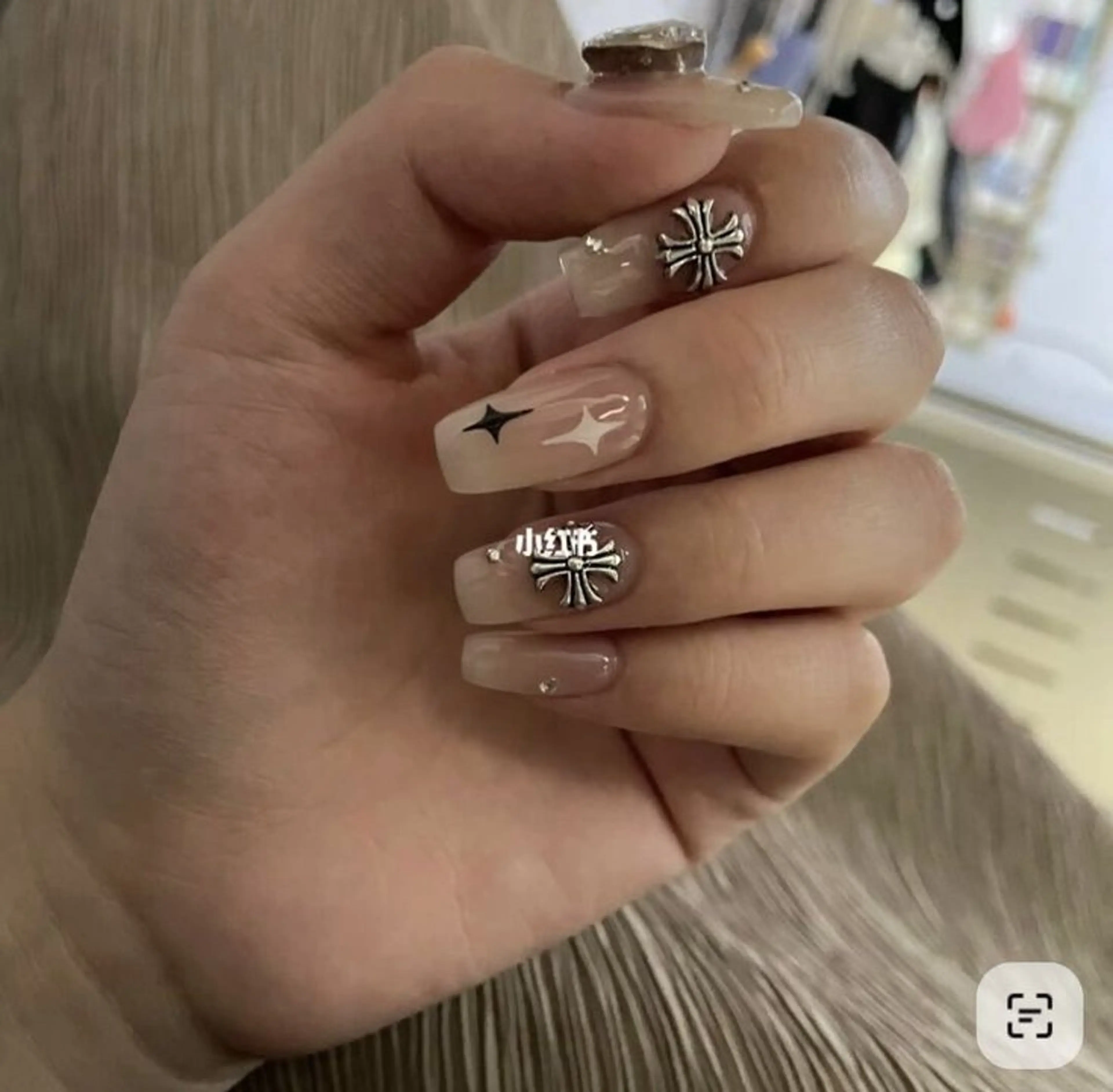 ネイル グラデーション ラメ(グリッター) マグネットネイル ミラーネイル ニュアンスネイル ハンドネイル 波 なみのネイルデザイン