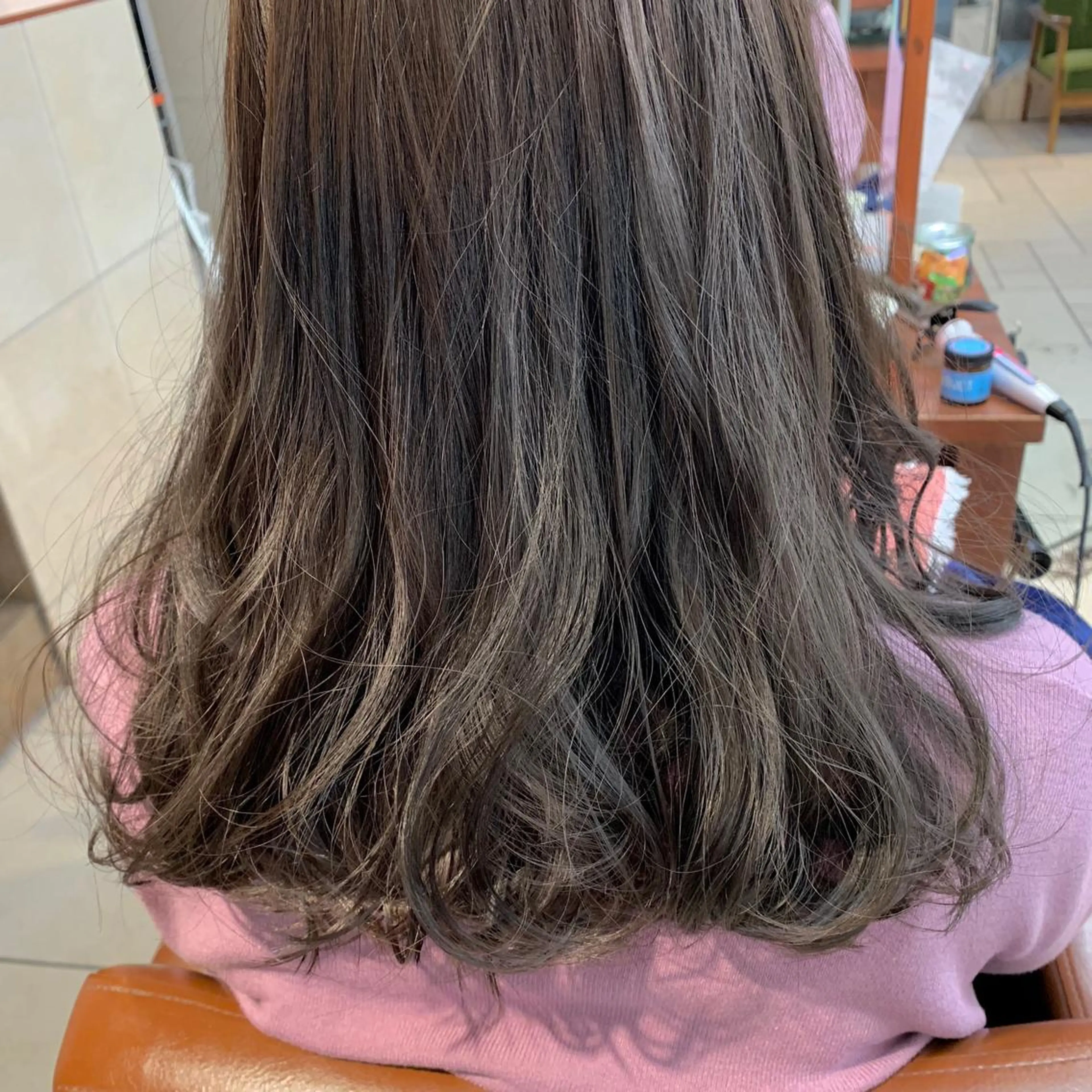 セミロング カラー カット ヘアカラー トリートメント 加藤 綾華のヘアスタイル