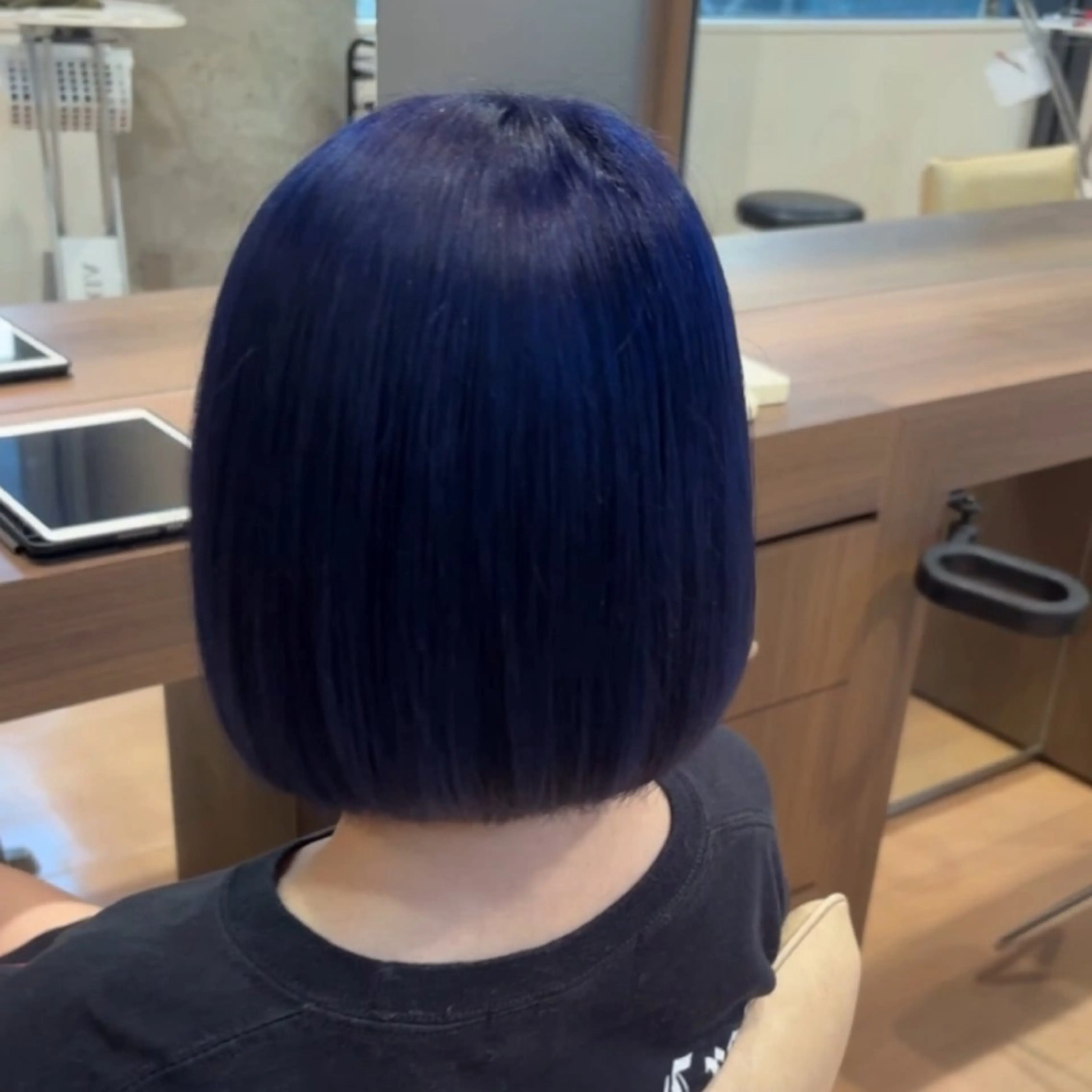 ショート カラー カット ヘアカラー トリートメント aura所属・CONAN｜レイヤー ボブ／ハイトーンのヘアスタイル