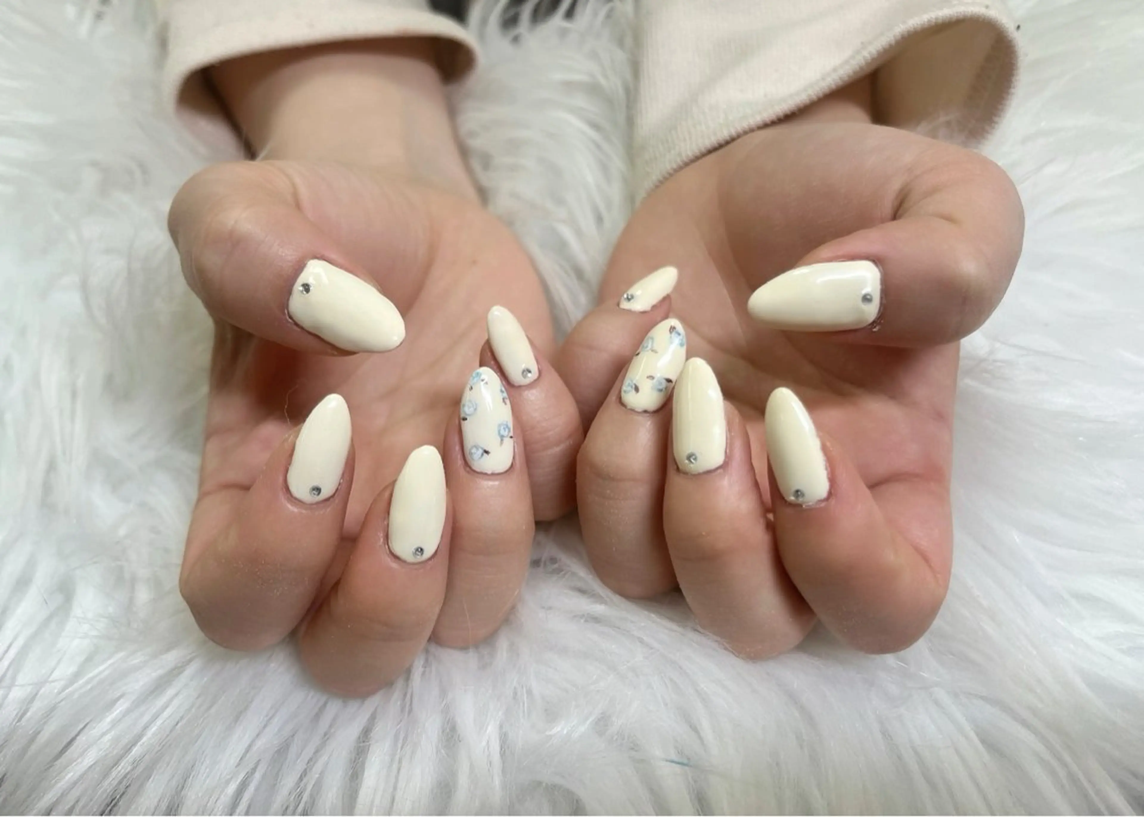 ネイル ガーリー レース 春ネイル 黄色 ハンドネイル chai 上本町 sakuraのネイルデザイン