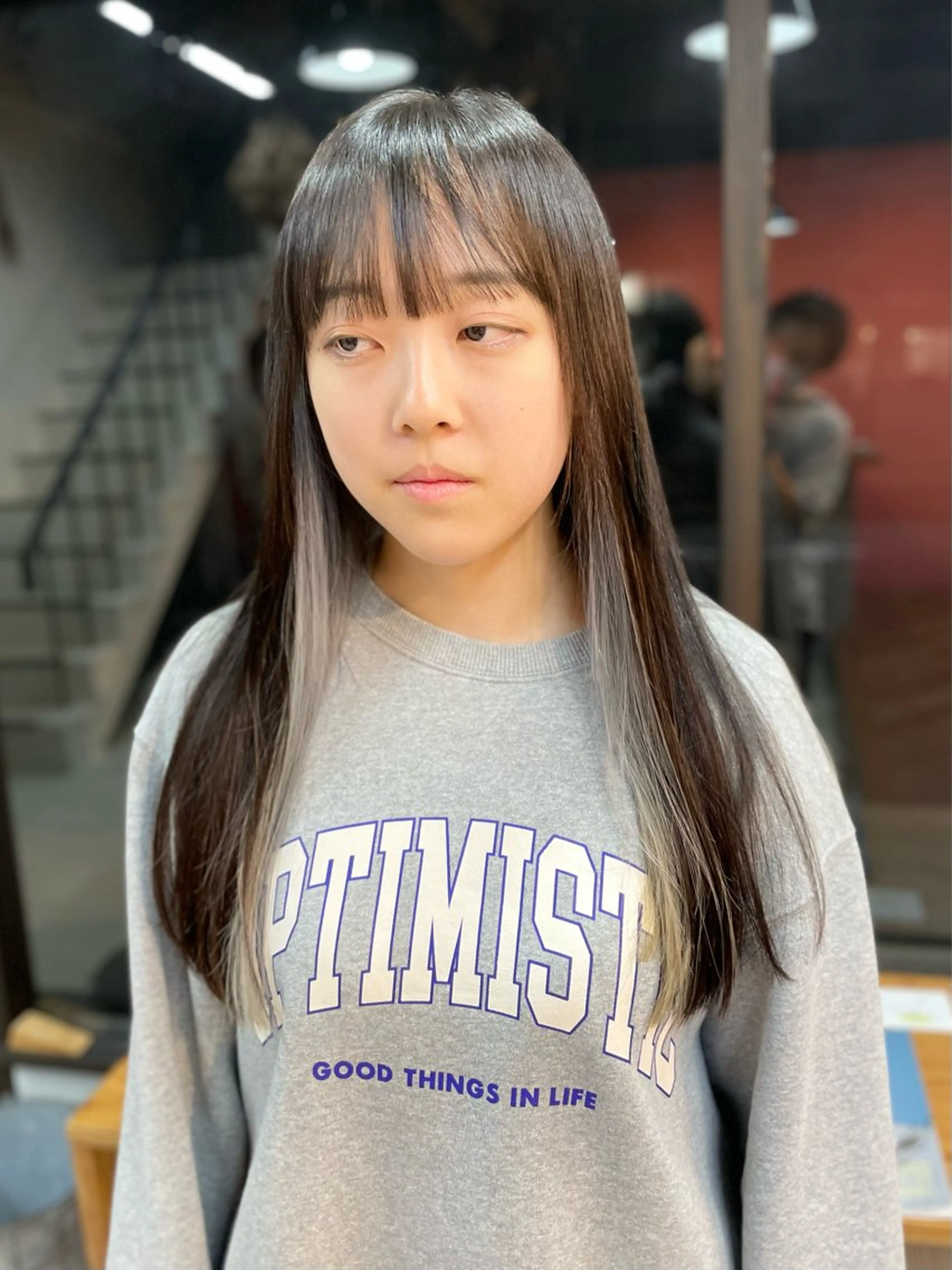 ロング カラー デザインカラー インナーカラー シルバー ホワイトシルバー ヘアカラー noa.所属・🎨カラー専門家🎨 チャーリーのヘアスタイル