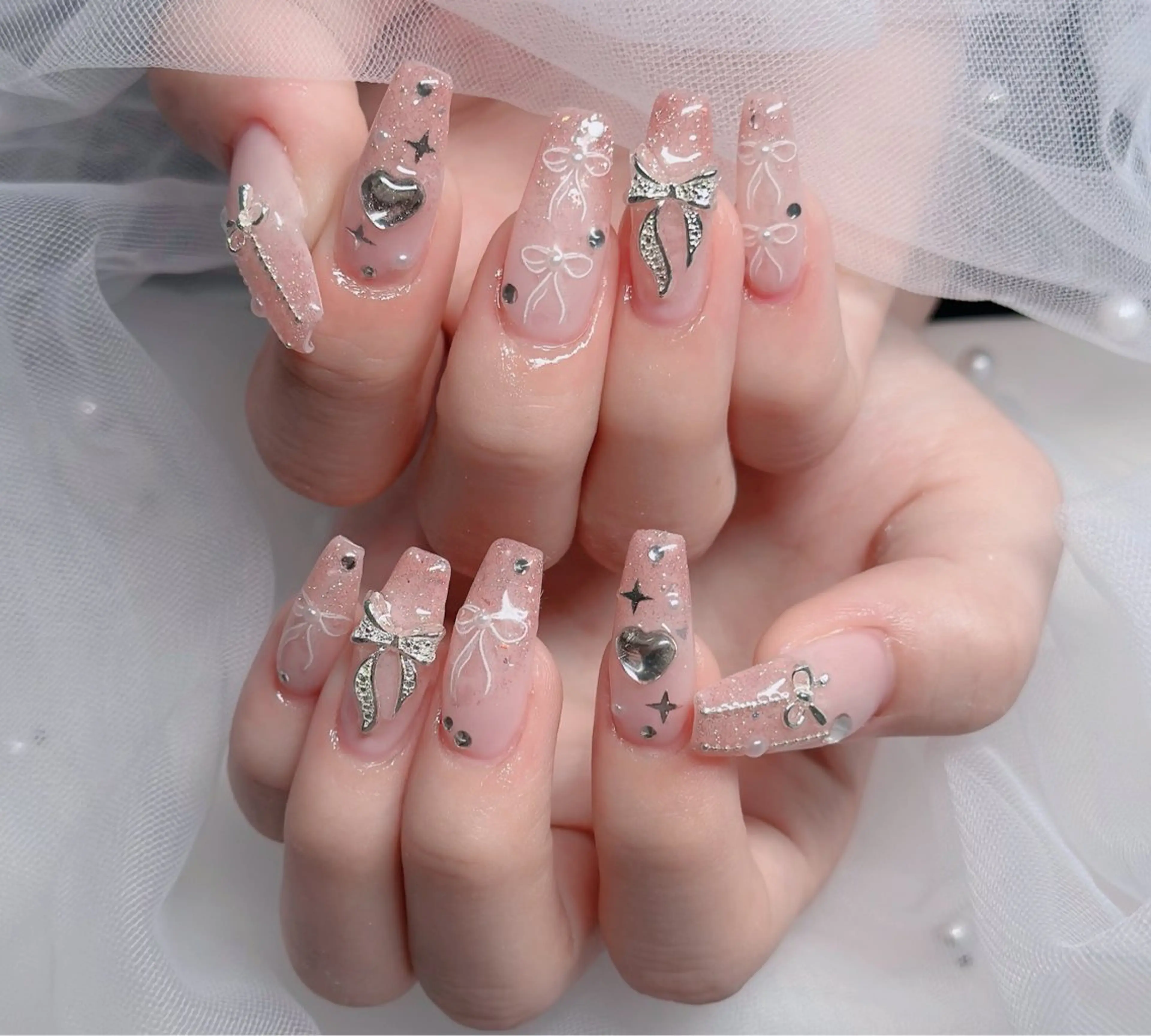 ネイル オーロラネイル フレンチネイル ジェルネイル ハロウィン キラキラネイル H.baby Nail Salonのネイルデザイン