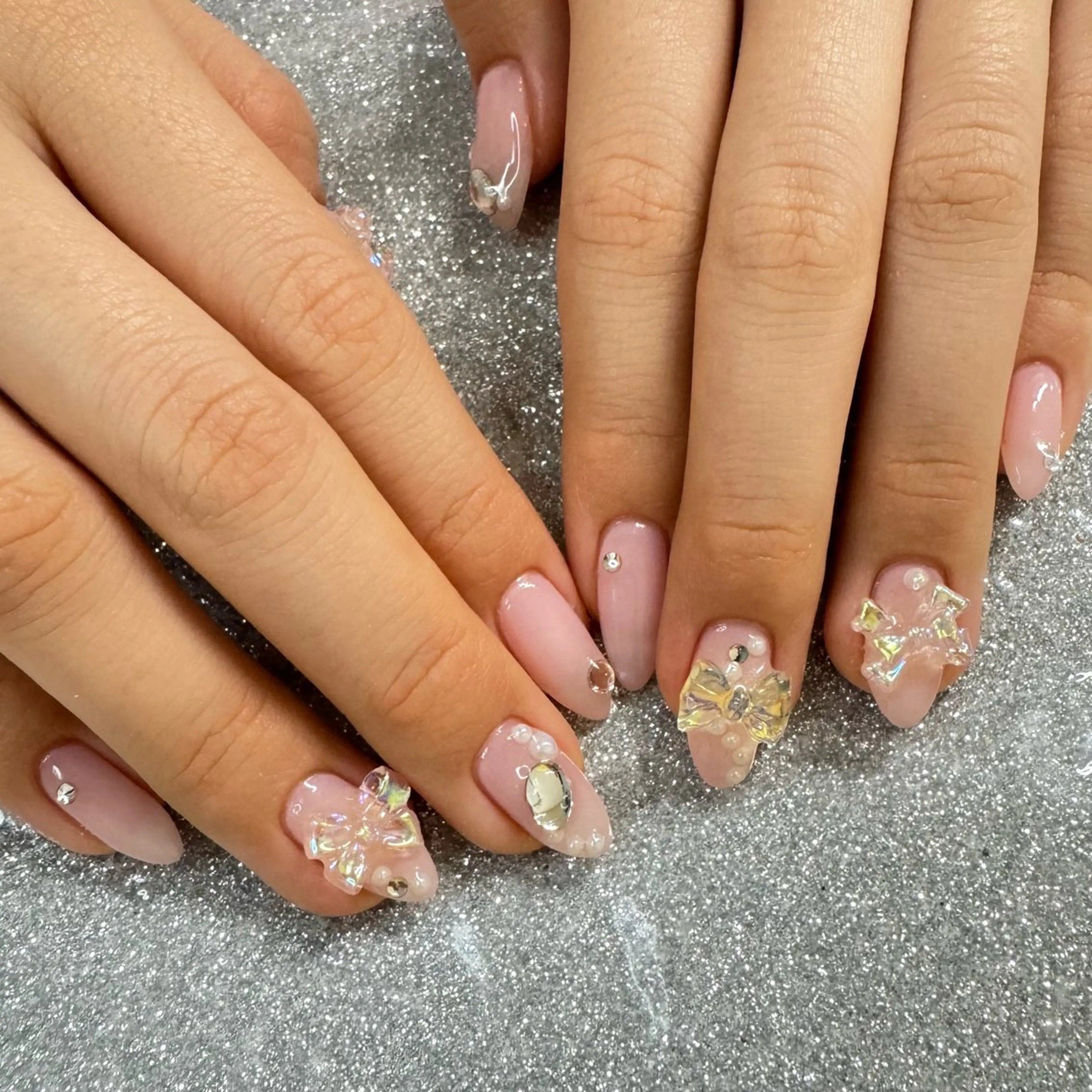 ネイル VIERU 🌈🎀💖のネイルデザイン