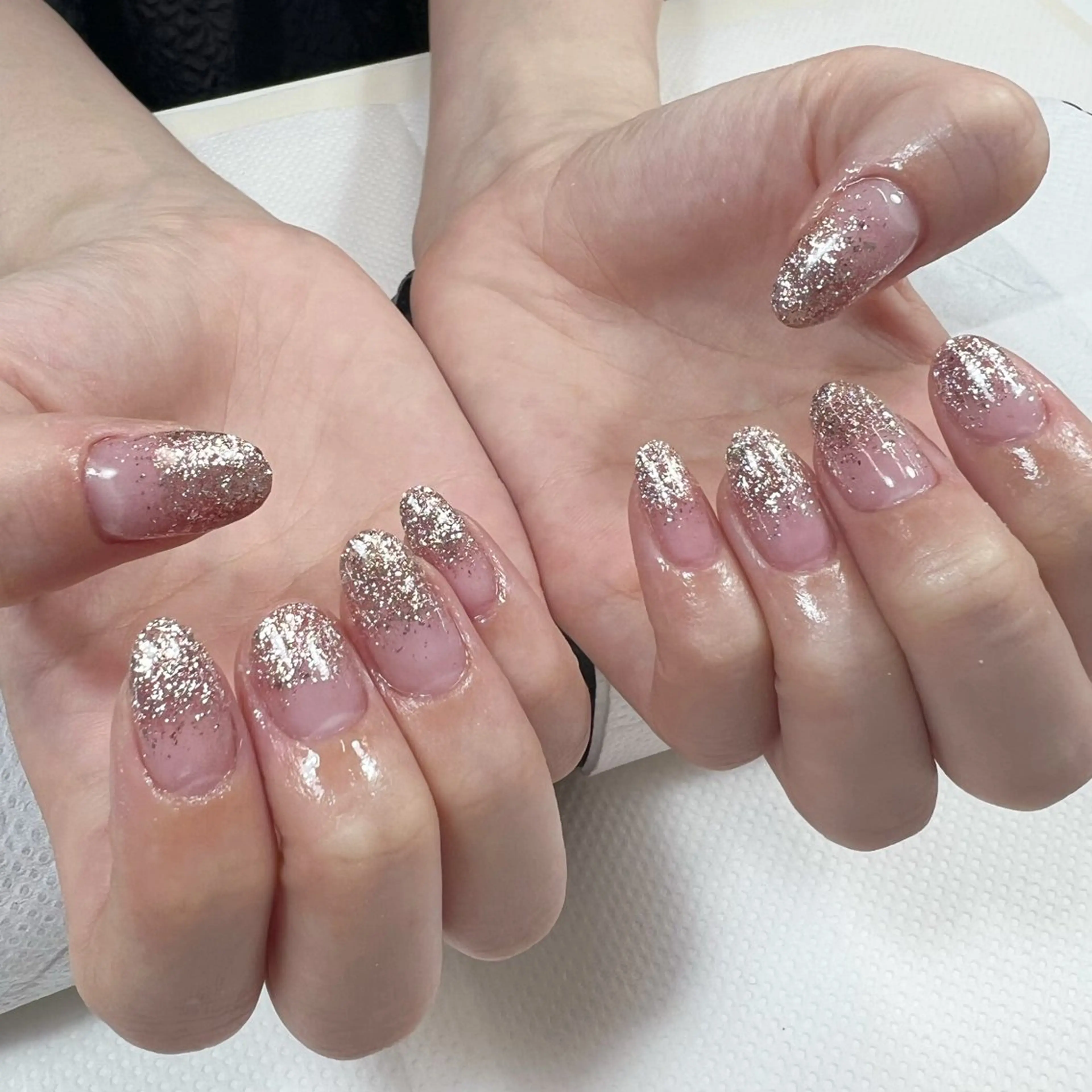 ネイル グラデーション ラメ(グリッター) ラメグラデーション シルバー ハンドネイル Nishimura Amiのネイルデザイン