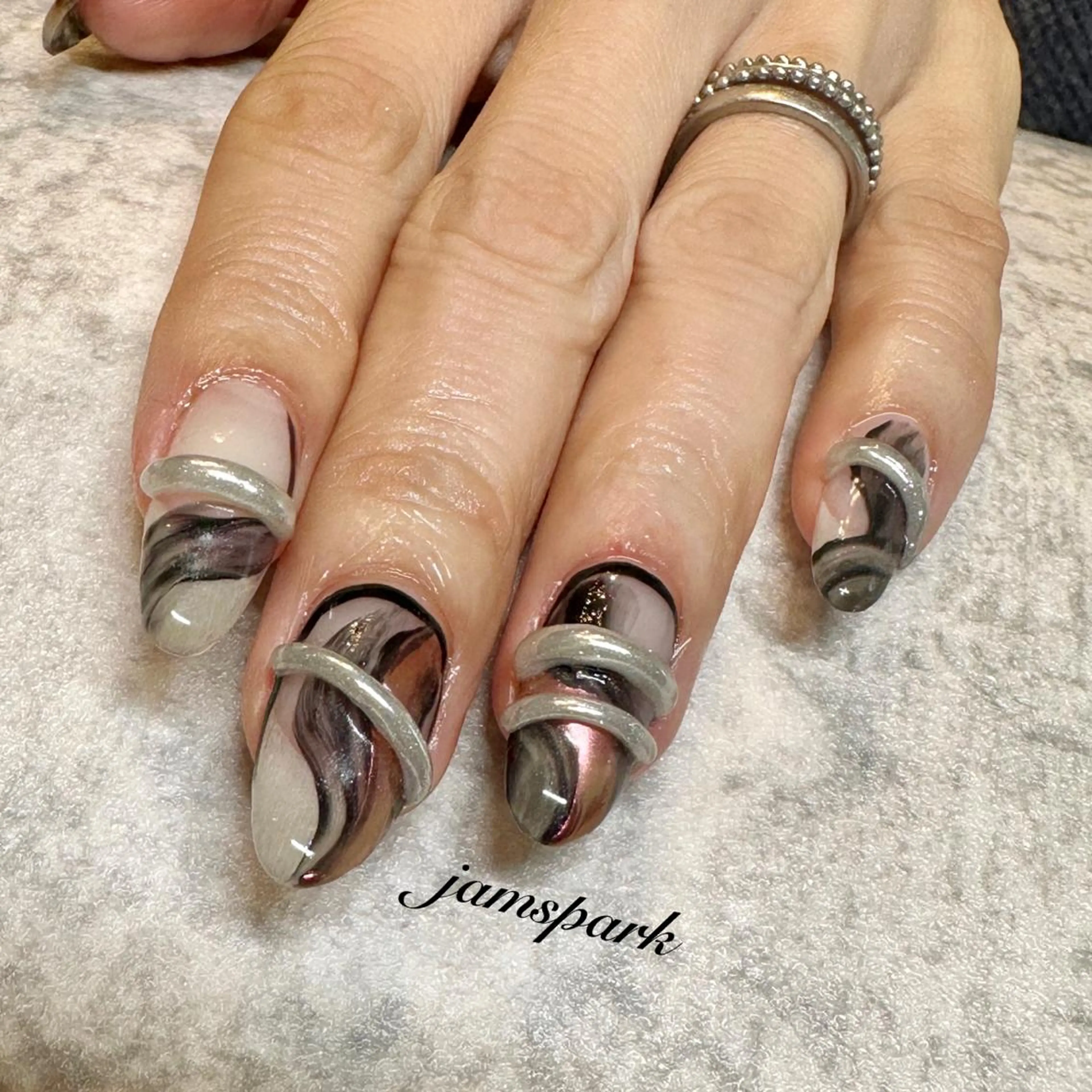 ネイル ジェルネイル ロングネイル シルバー シンプルネイル ハンドネイル jamspark ✨のネイルデザイン