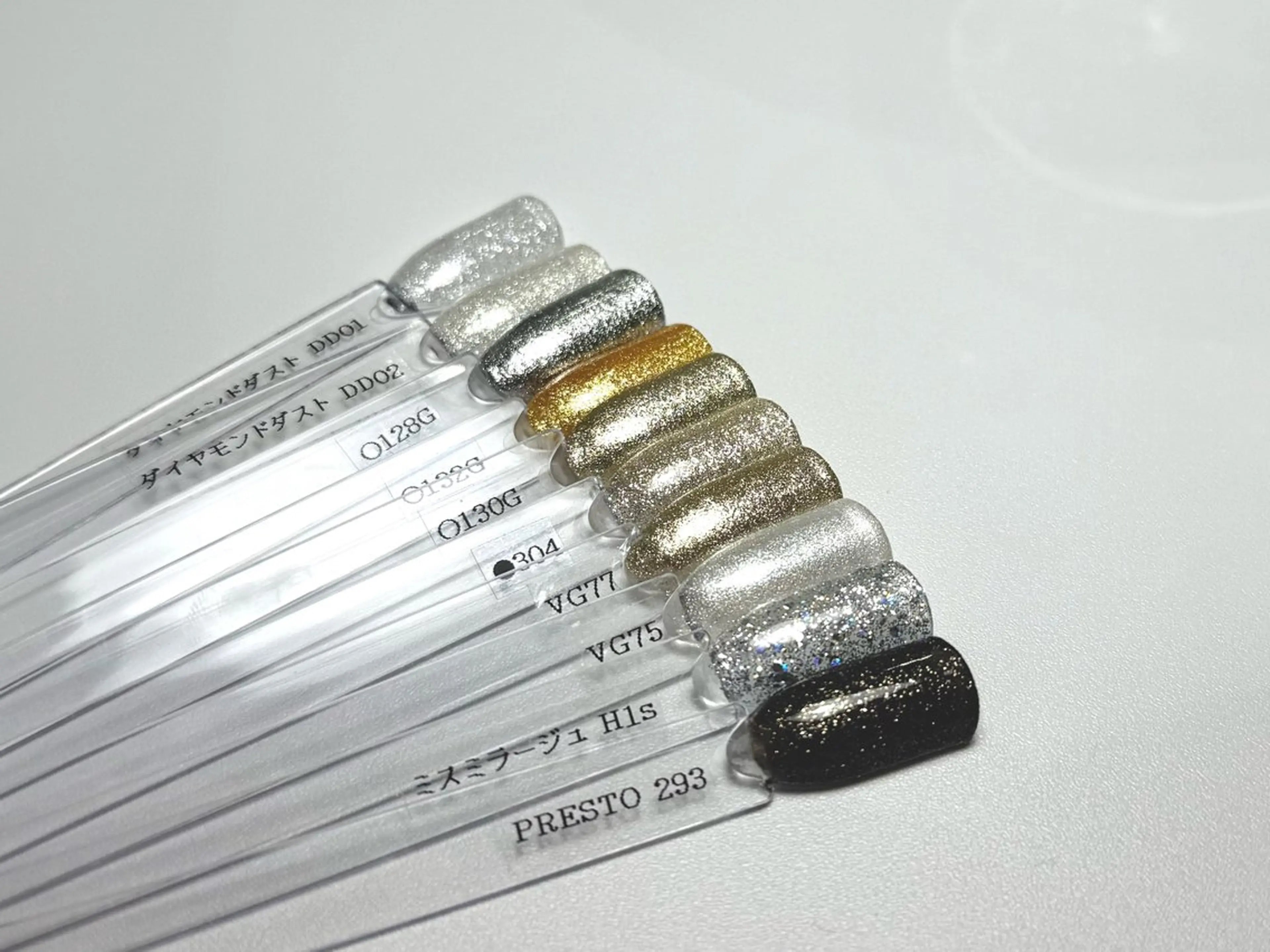 ネイル キラキラネイル ラメ(グリッター) シンプルネイル ハンドネイル Plus Ewalu / mihiroのネイルデザイン