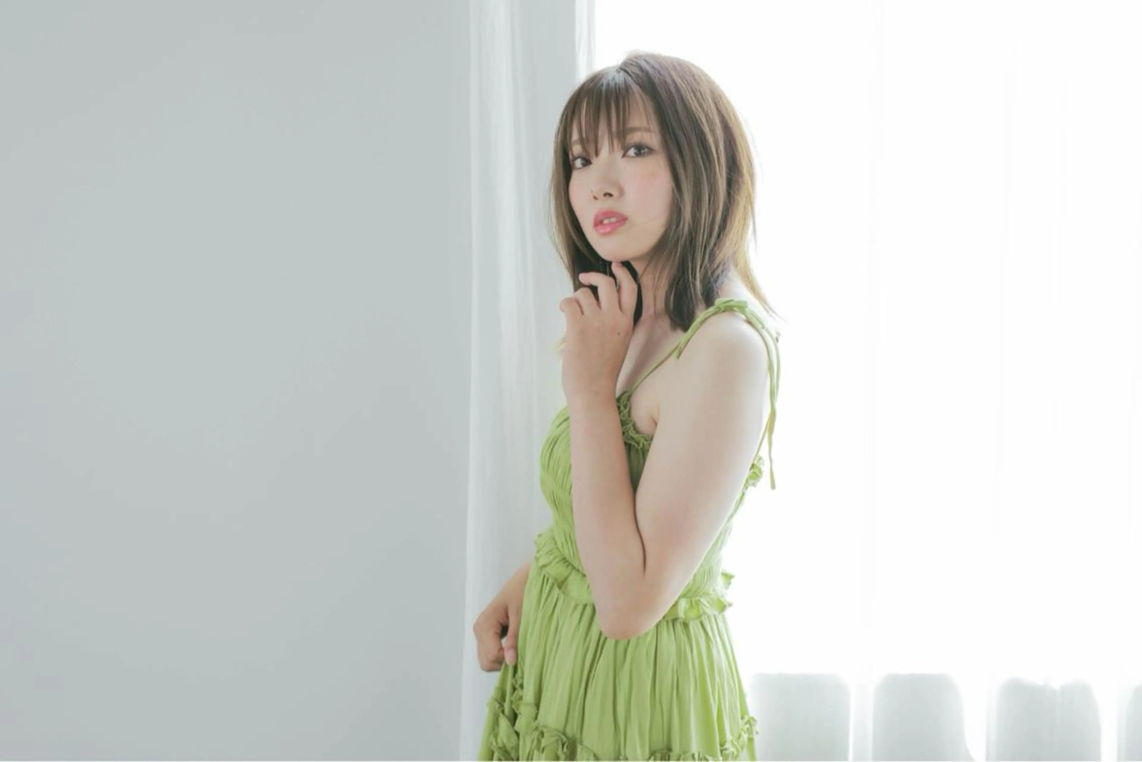 ミディアム カラー 顔まわりレイヤー レイヤーカット フリーランス【Chill-hus】所属・小野 和摩のヘアスタイル