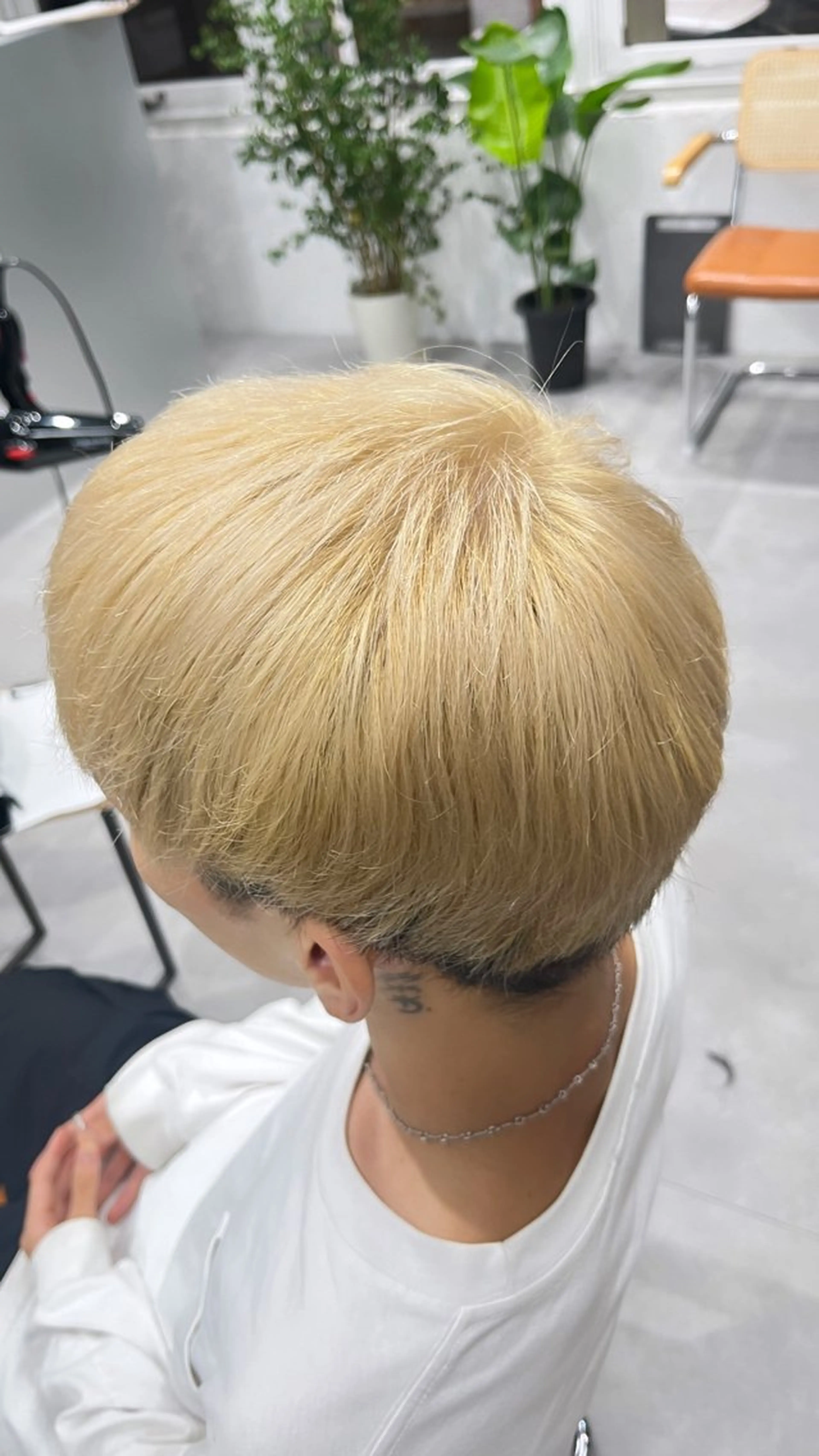 カラー メンズ メンズブリーチ ブリーチ ブロンド ホワイトブロンド KOUTA/ ブリーチ特化⭐️のヘアスタイル