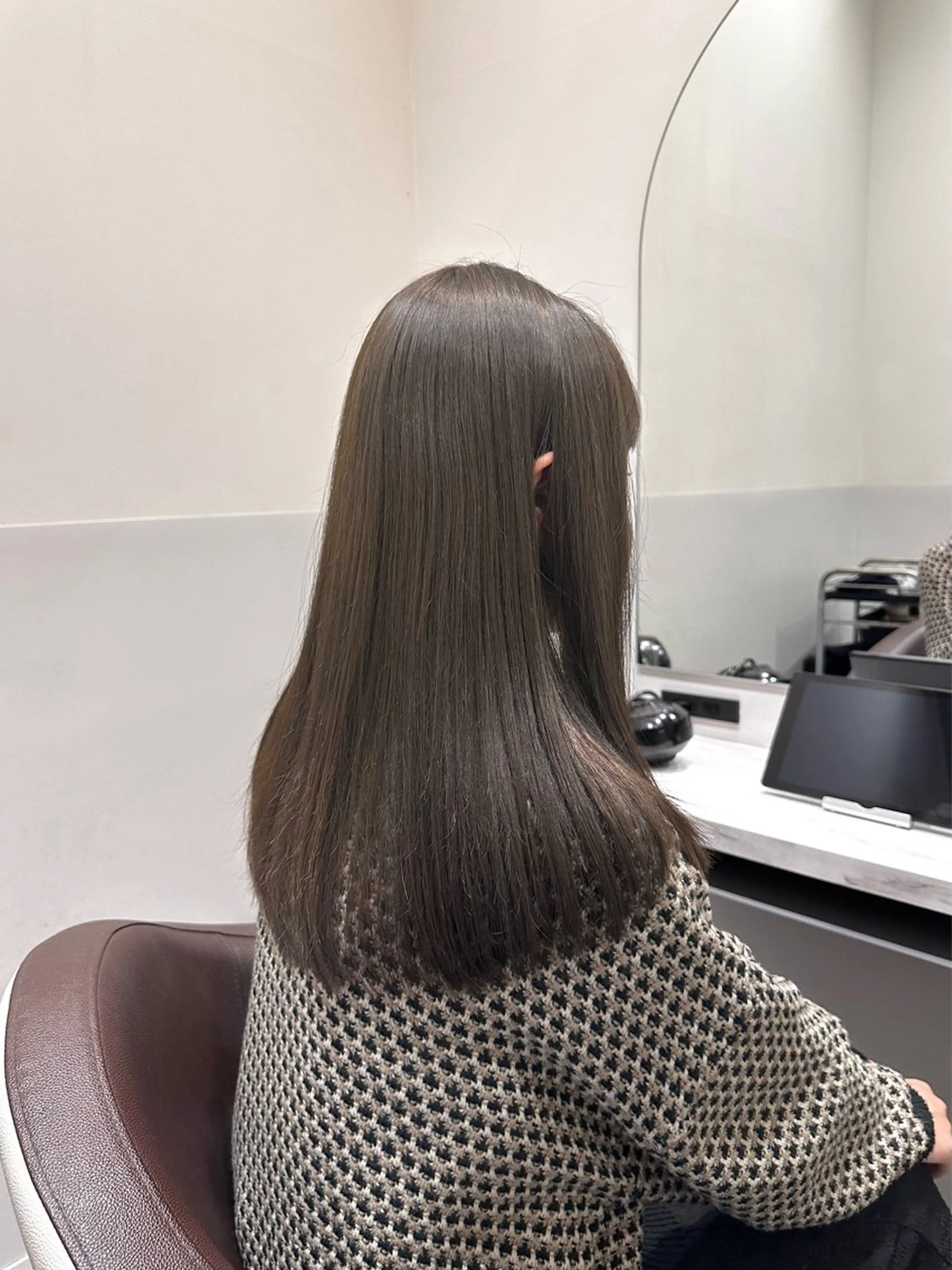 ロング カラー ブリーチ グレージュ ブリーチなしカラー オリーブグレージュ オリーブグレー LUMO所属・矢野 晃平のヘアスタイル