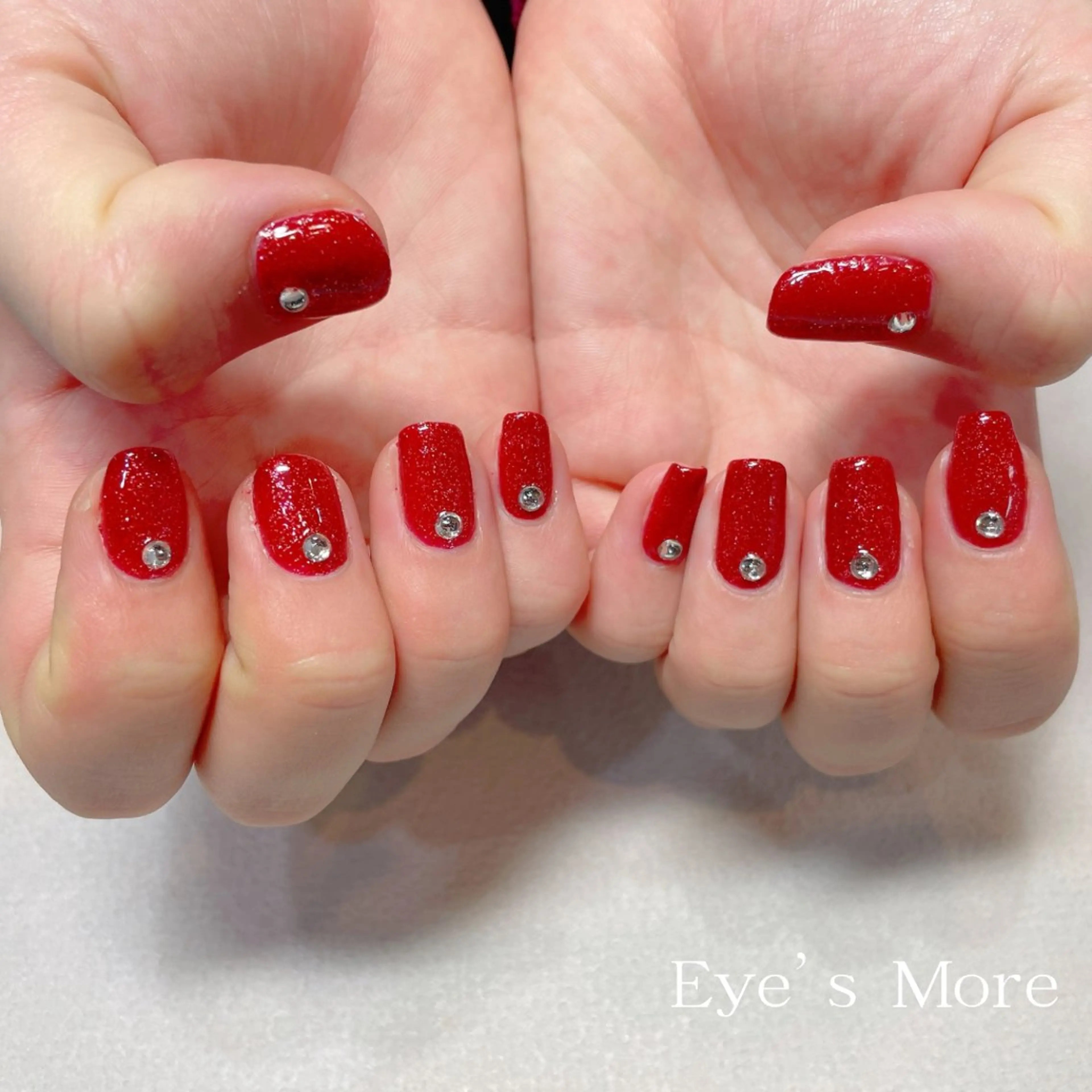 ネイル キラキラネイル ラメ(グリッター) 赤色 ストーンネイル Eye’sMore八王子所属・Eyes More/ Yukiのネイルデザイン