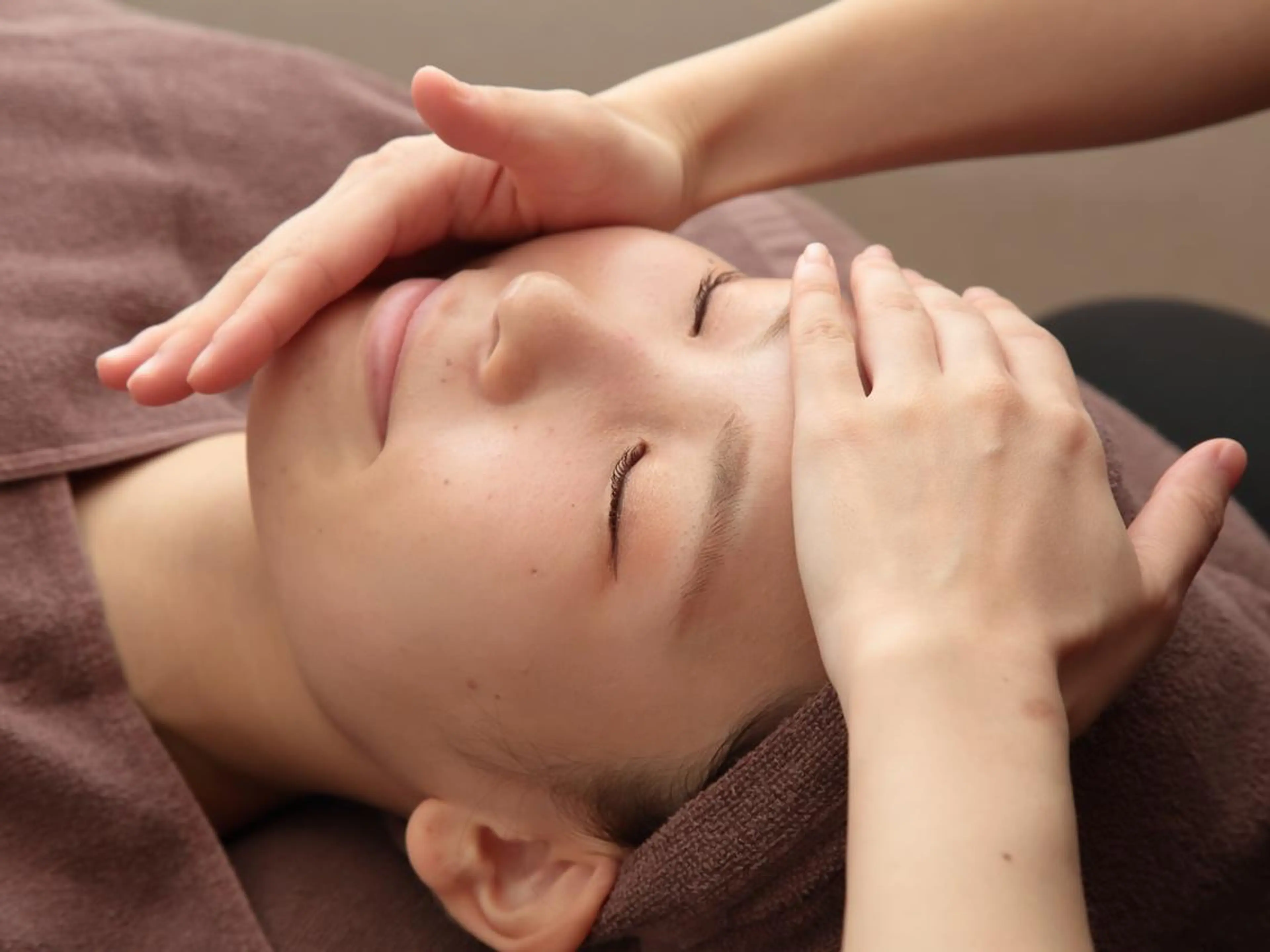 ★憧れのうるツヤ美小顔★毛穴洗浄ヒト幹フェイシャルエステ＆小顔マッサージ 7214円→2000円の写真