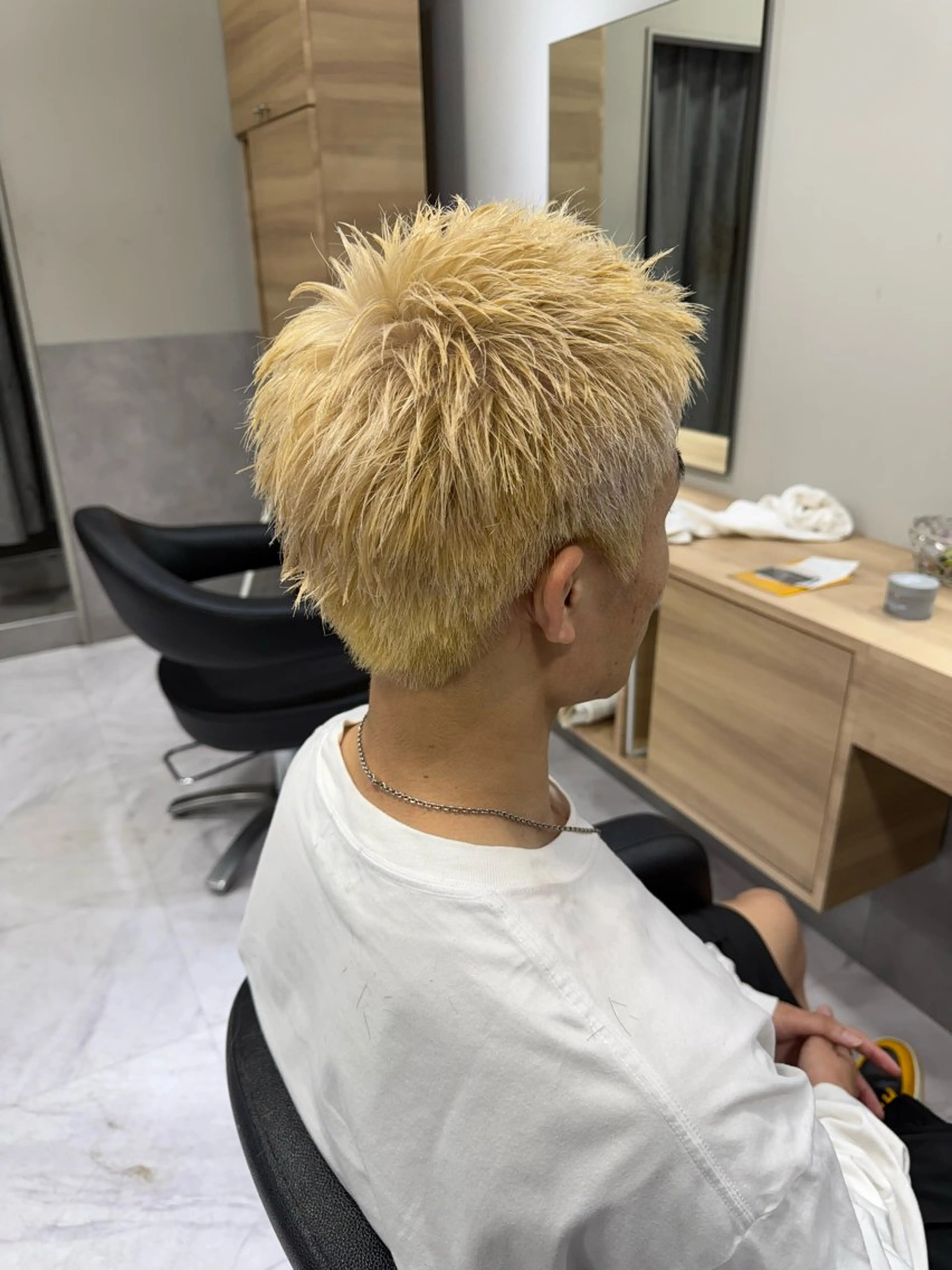 ショート カラー メンズ メンズブリーチ ブリーチ ヘアカラー トリートメント ❄️メンズカット 落合諒❄️のヘアスタイル