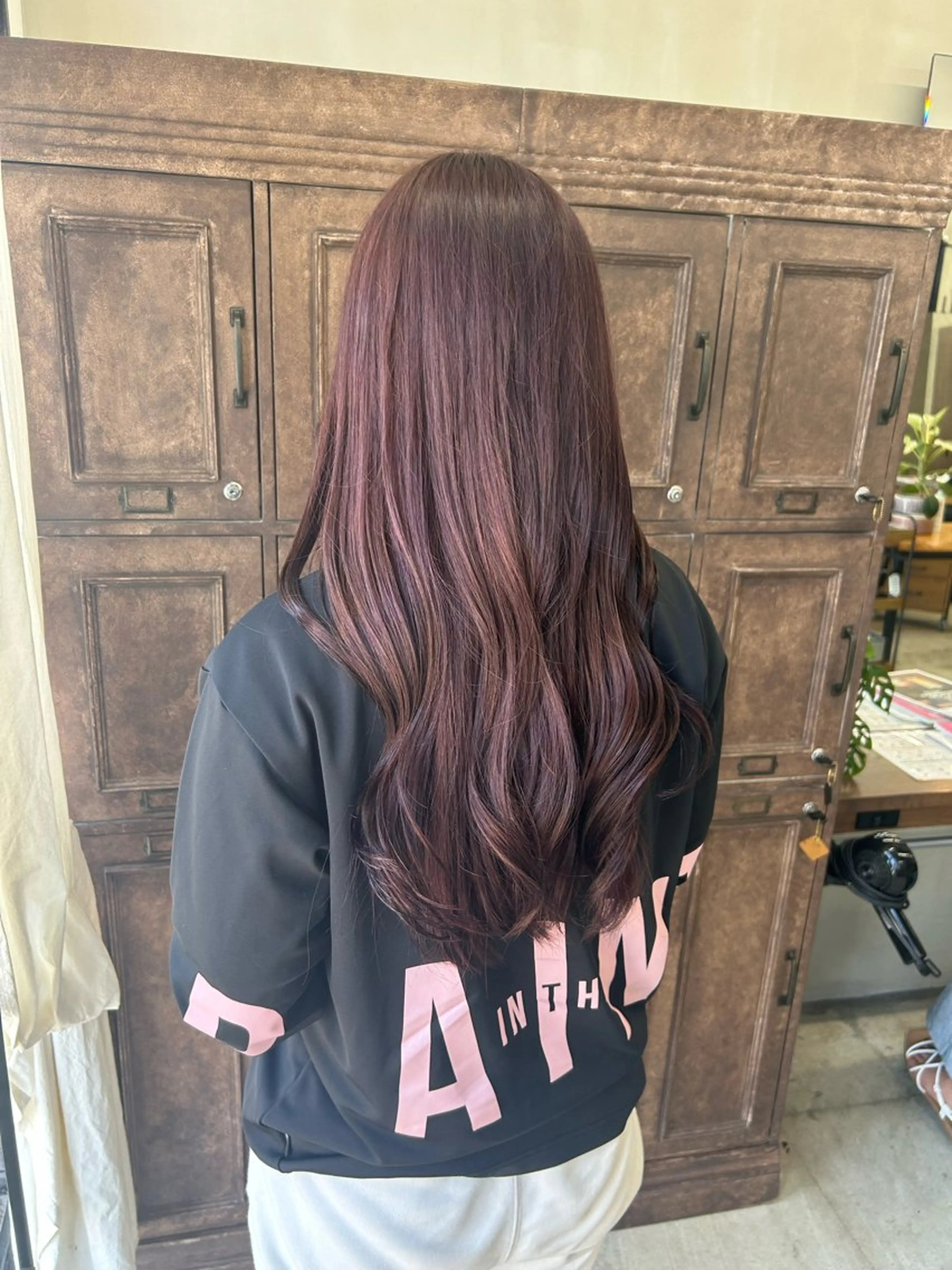 ロング ピンクブラウン トリートメント カット ヘアカラー トリートメント オリーブ/ ナカミネアキナのヘアスタイル