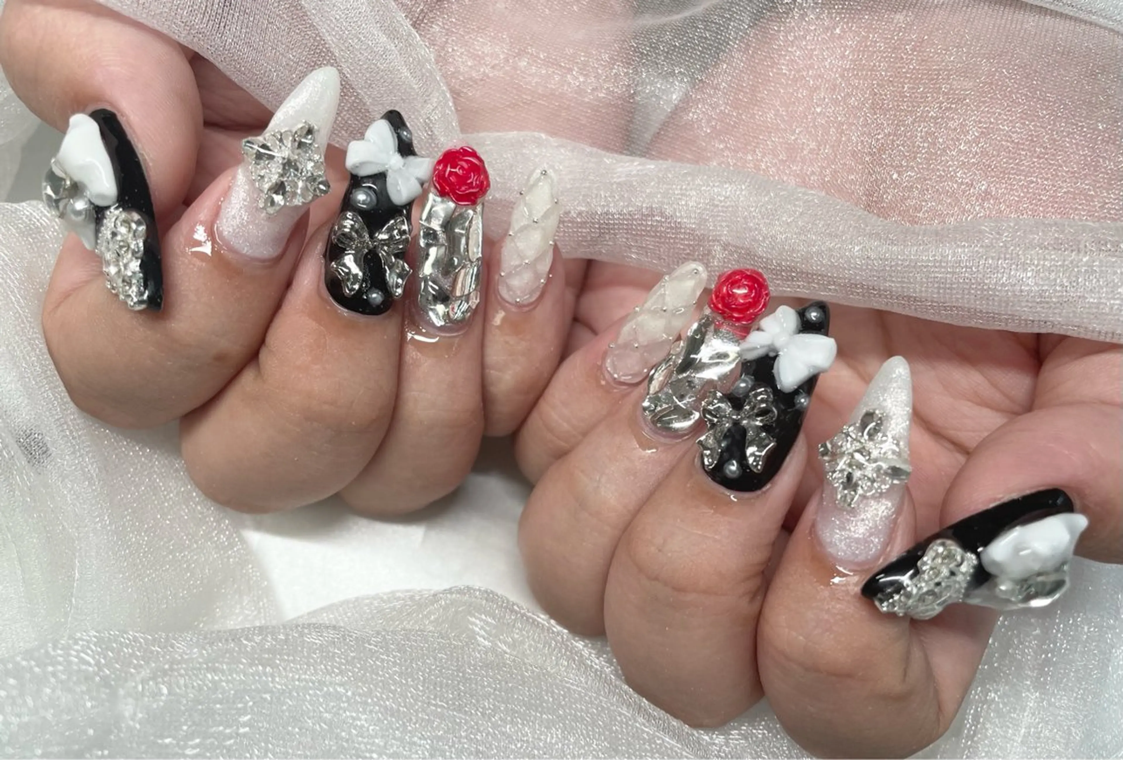 ネイル ハンドネイル Roi〈ロワ〉 Minakoのネイルデザイン