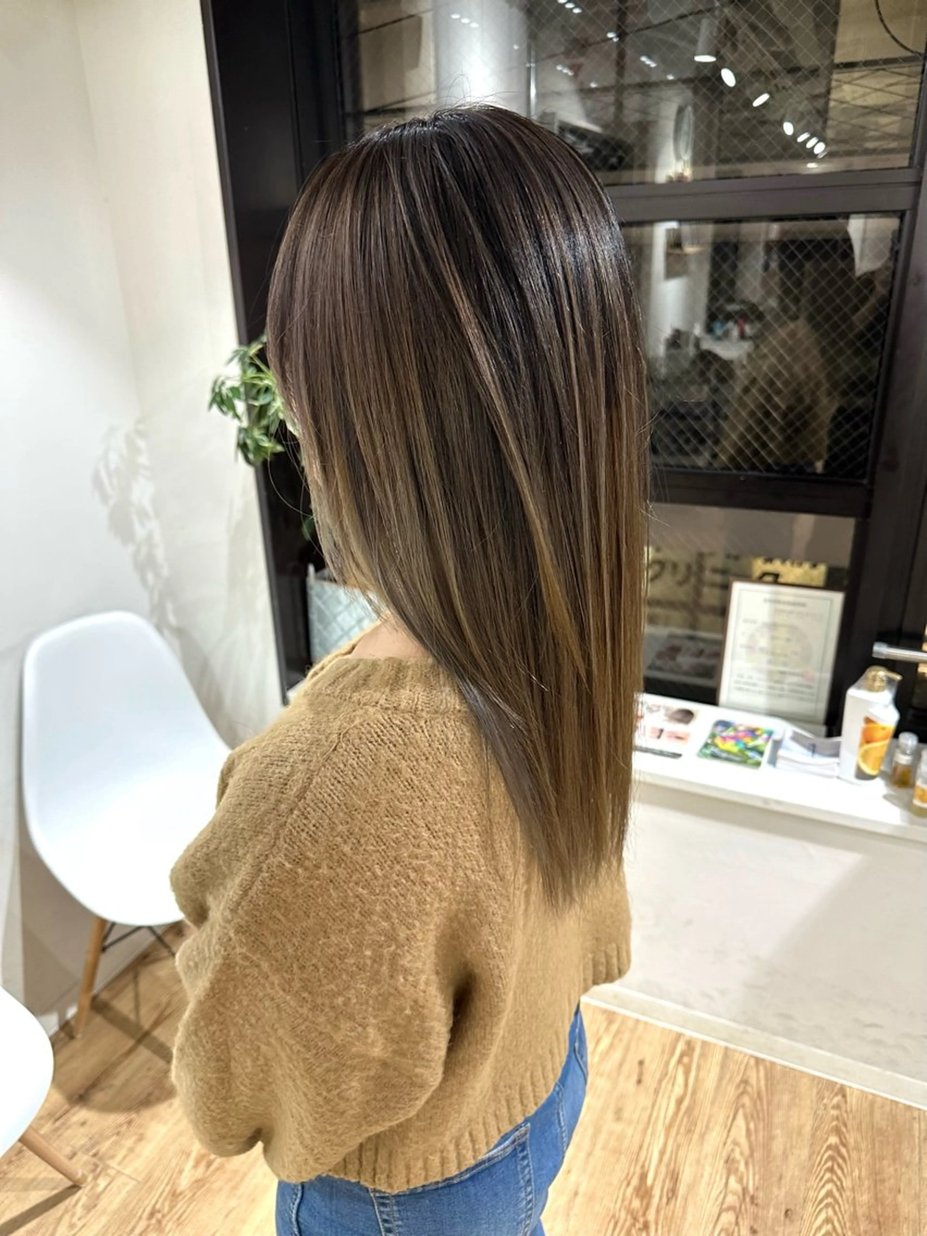 ロング カラー ヘアアレンジ バレイヤージュ ベージュカラー 透明感カラー グラデーションカラー オリーブベージュ カット ヘアカラー トリートメント SALOWIN京都河原町Suite店所属・外国人風レイヤー/ ハイトーンSHUのヘアスタイル