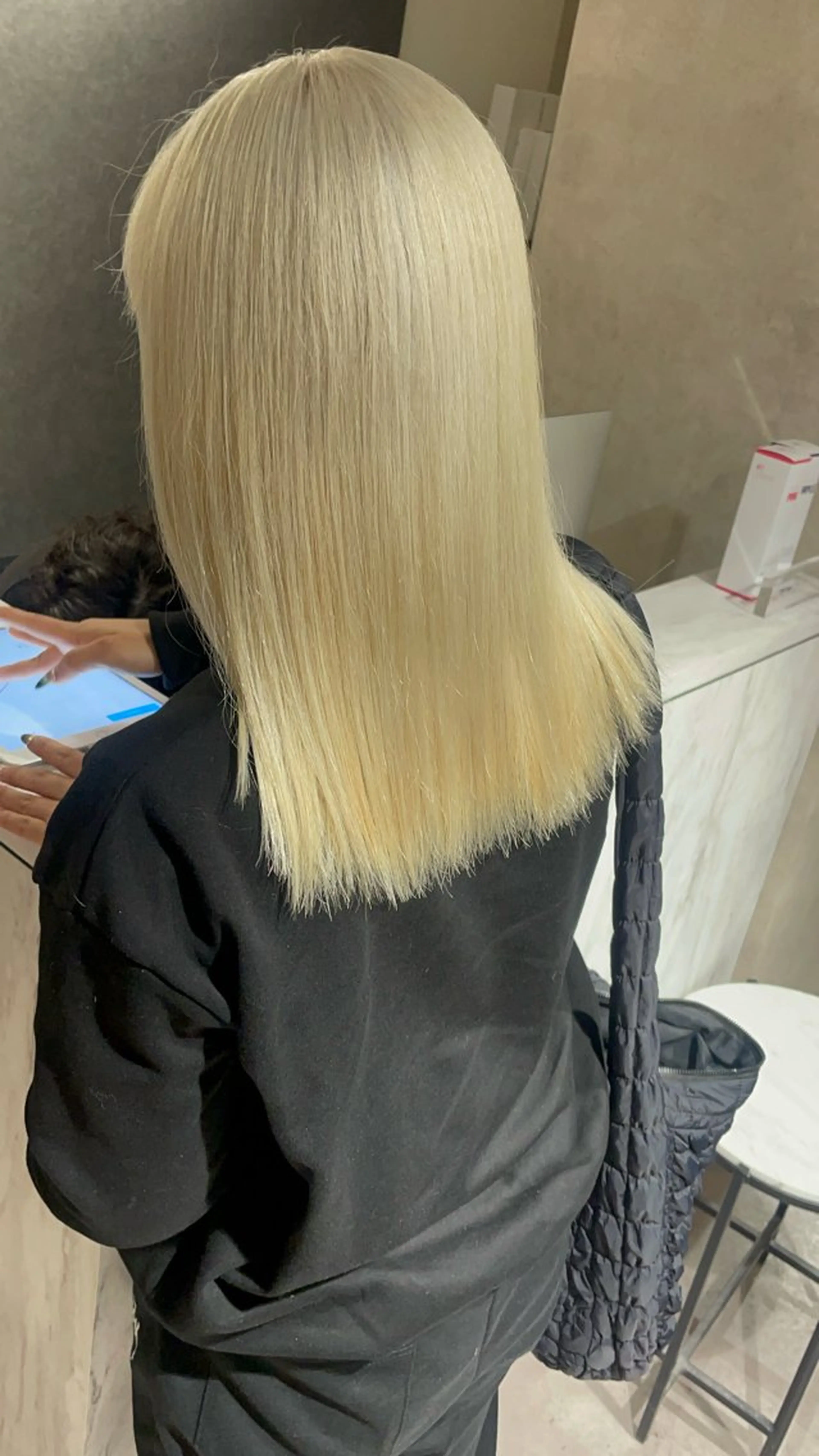 ミディアム カラー ブロンド 🇰🇷ハイトーン× 韓国レイヤー레이어드のヘアスタイル