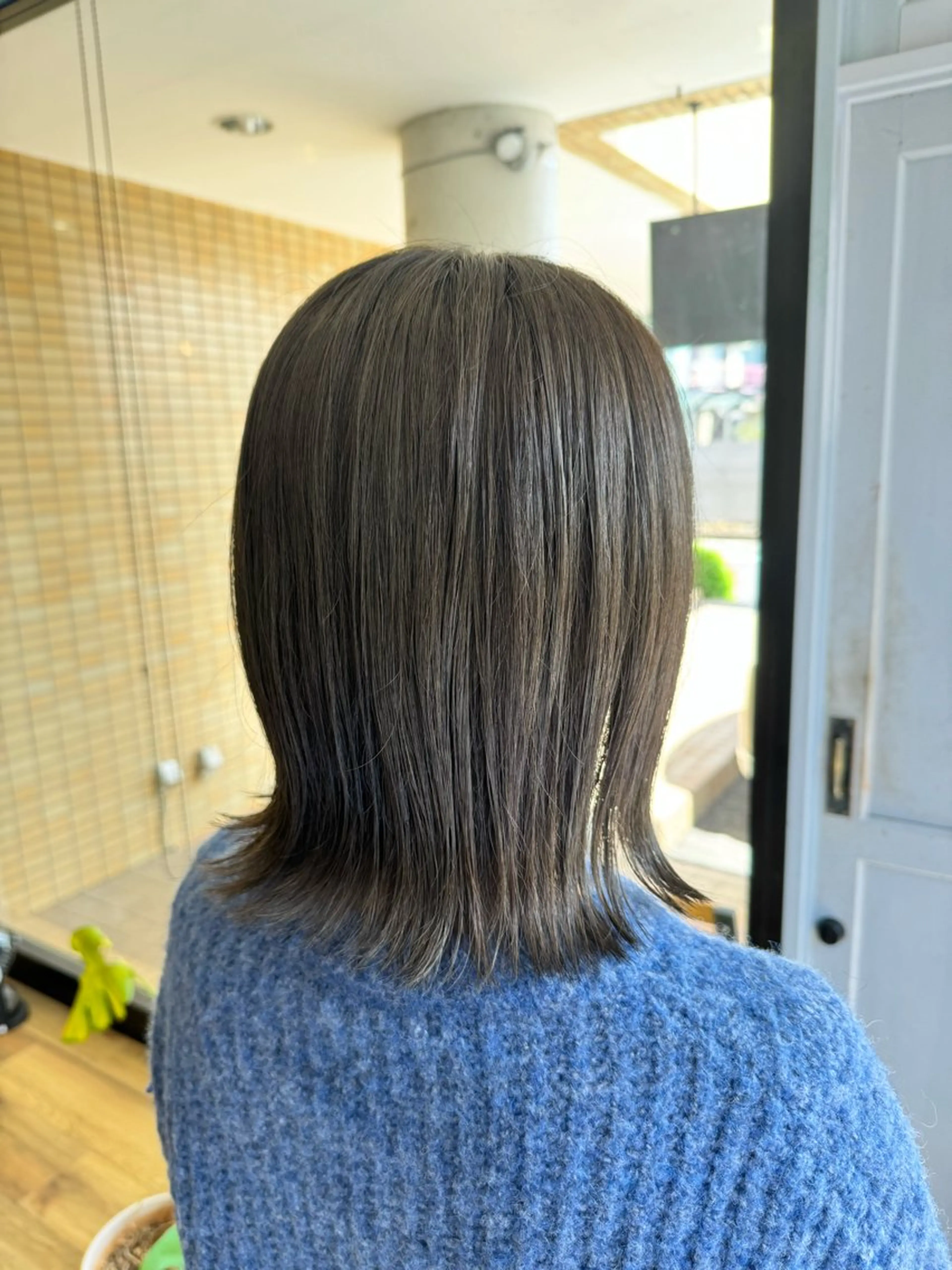 セミロング カラー グレージュ オリーブグレージュ オリーブグレー ヘアカラー トリートメント ツキダテ ユイのヘアスタイル
