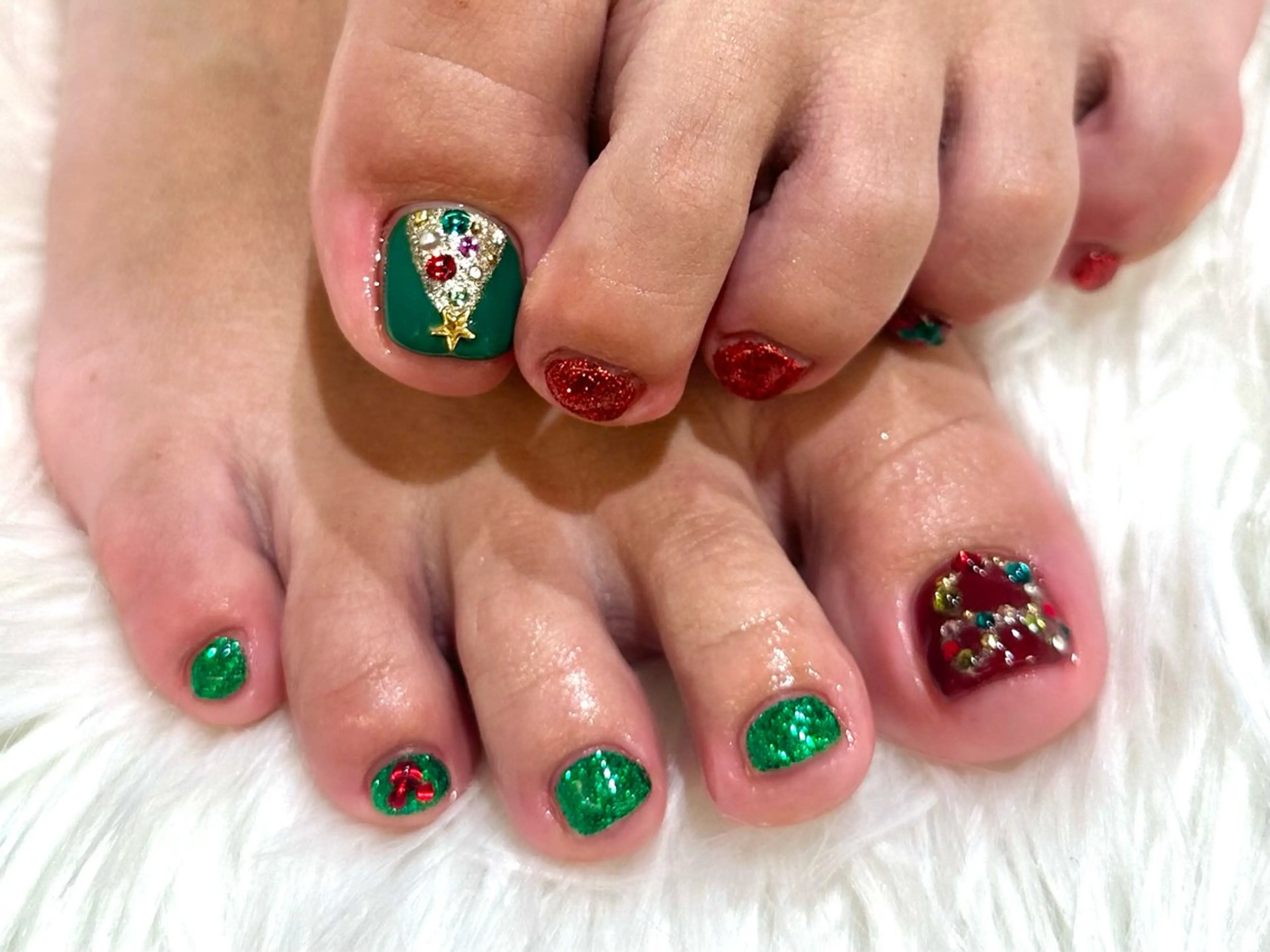 ネイル フットネイル 冬ネイル クリスマス フットネイル エムスラッシュセンター南sol所属・kano🫧 指名No.1💫のネイルデザイン