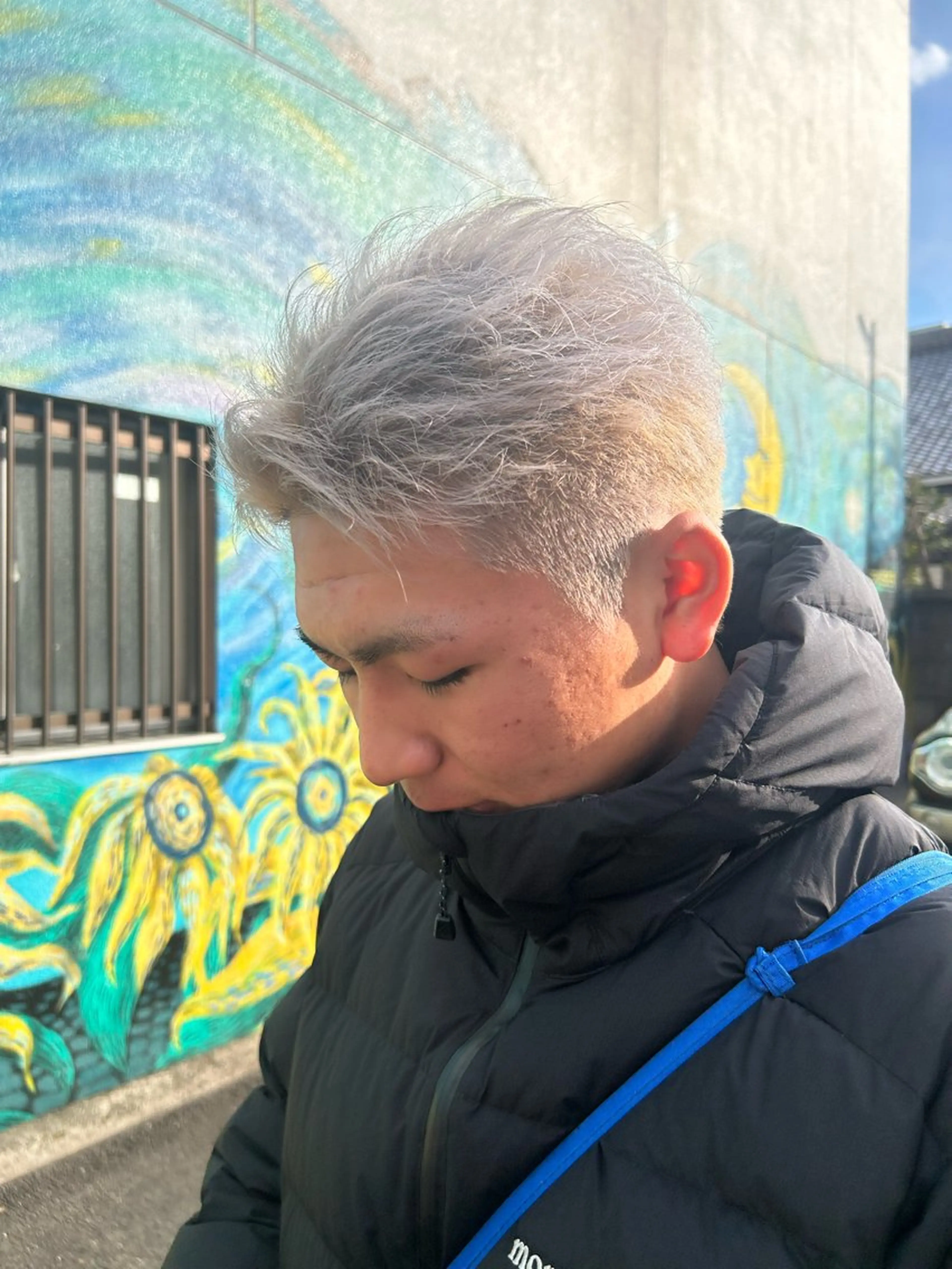 カラー メンズ メンズブリーチ ブリーチ シルバー ホワイトシルバー カット ヘアカラー トリートメント 有働由良／ハイトーン ／韓国メンズヘアのヘアスタイル