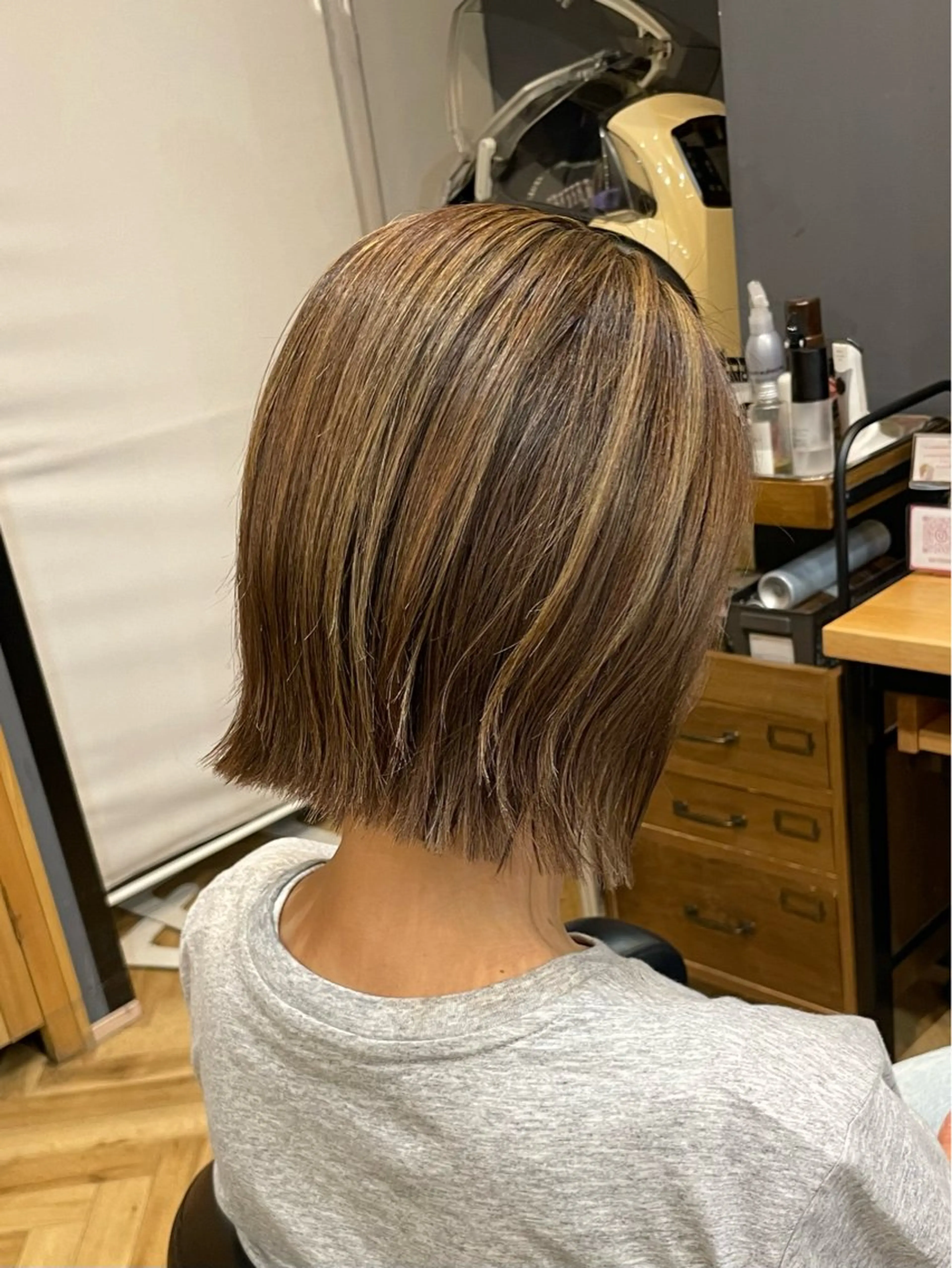 ショート ハイライト 鎌取/透明感カラー /ボブ/顔まわりのヘアスタイル