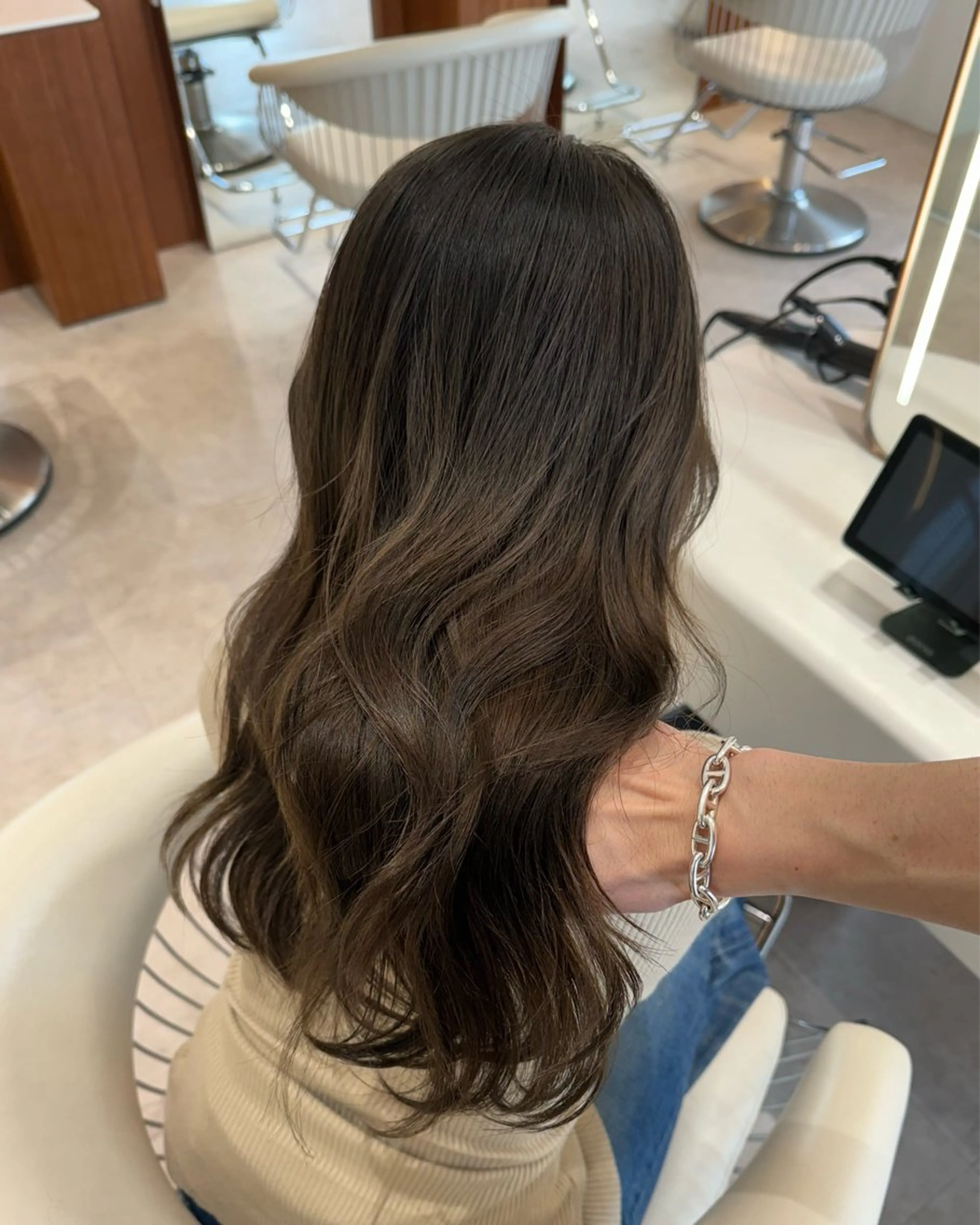 セミロング カラー 透明感カラー オリーブカラー 韓国風ヘア レイヤーカット 小顔カット カット ヘアカラー トリートメント ヘアセット 韓国レイヤー🇰🇷 韓国研修◎渋谷カイトのヘアスタイル