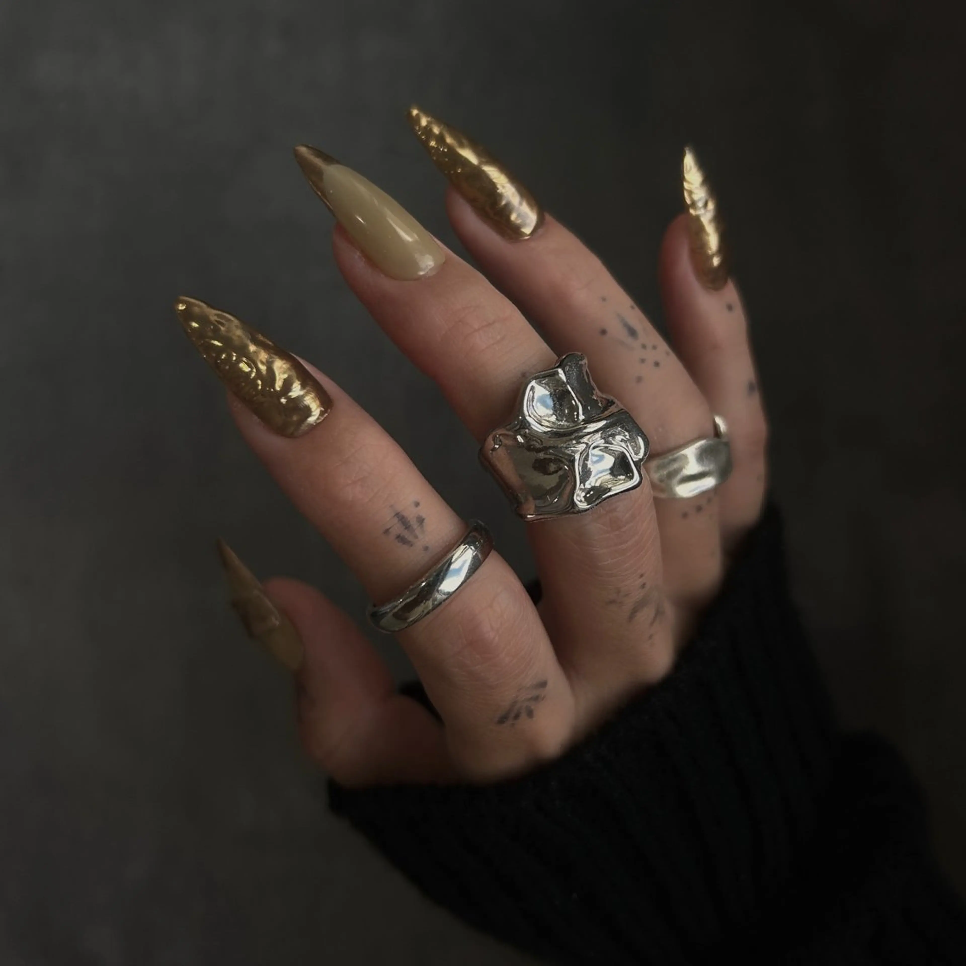 ネイル ニュアンスネイル シルバー ハンドネイル Ray. ／綺麗目ニュアンスのネイルデザイン