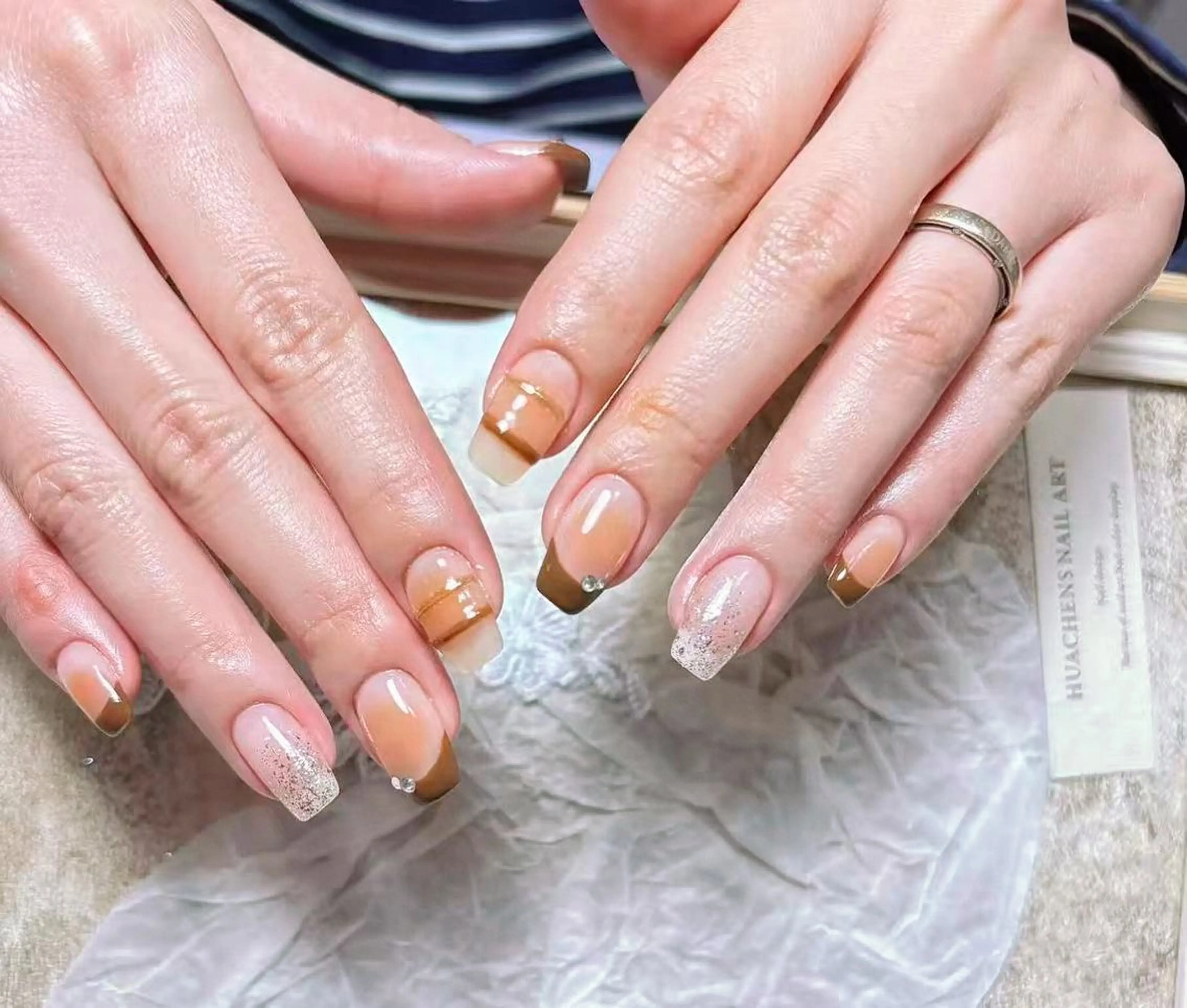 ネイル ハンドネイル フットネイル ハンドケア AngelChris ビューティーサロンのネイルデザイン