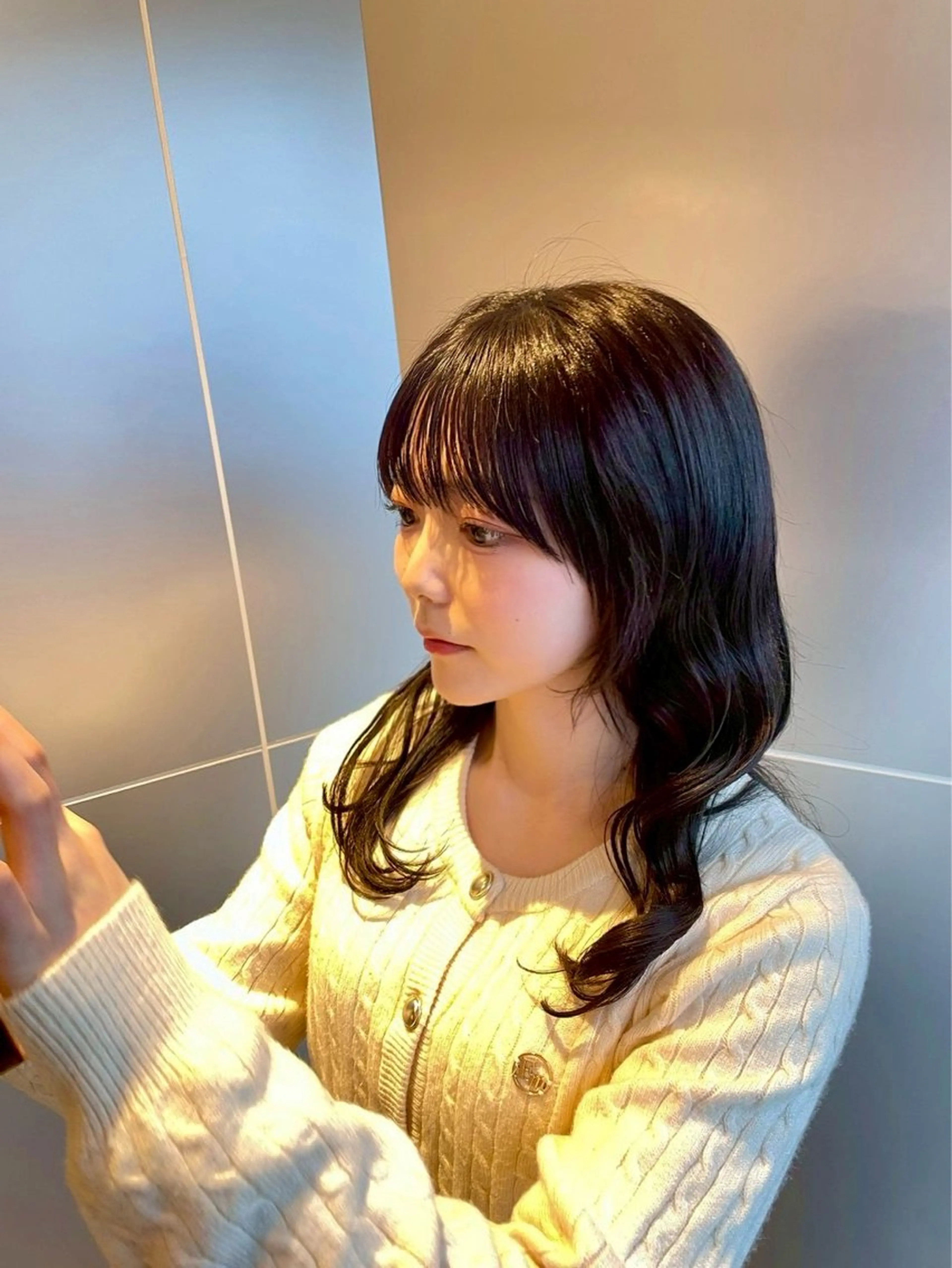 ミディアム チョコレートブラウン くびれヘア 顔まわりレイヤー 顔周りカット ヨシンモリ カット ヘアカラー 顔周り小顔レイヤー ×ブリーチなしカラーのヘアスタイル