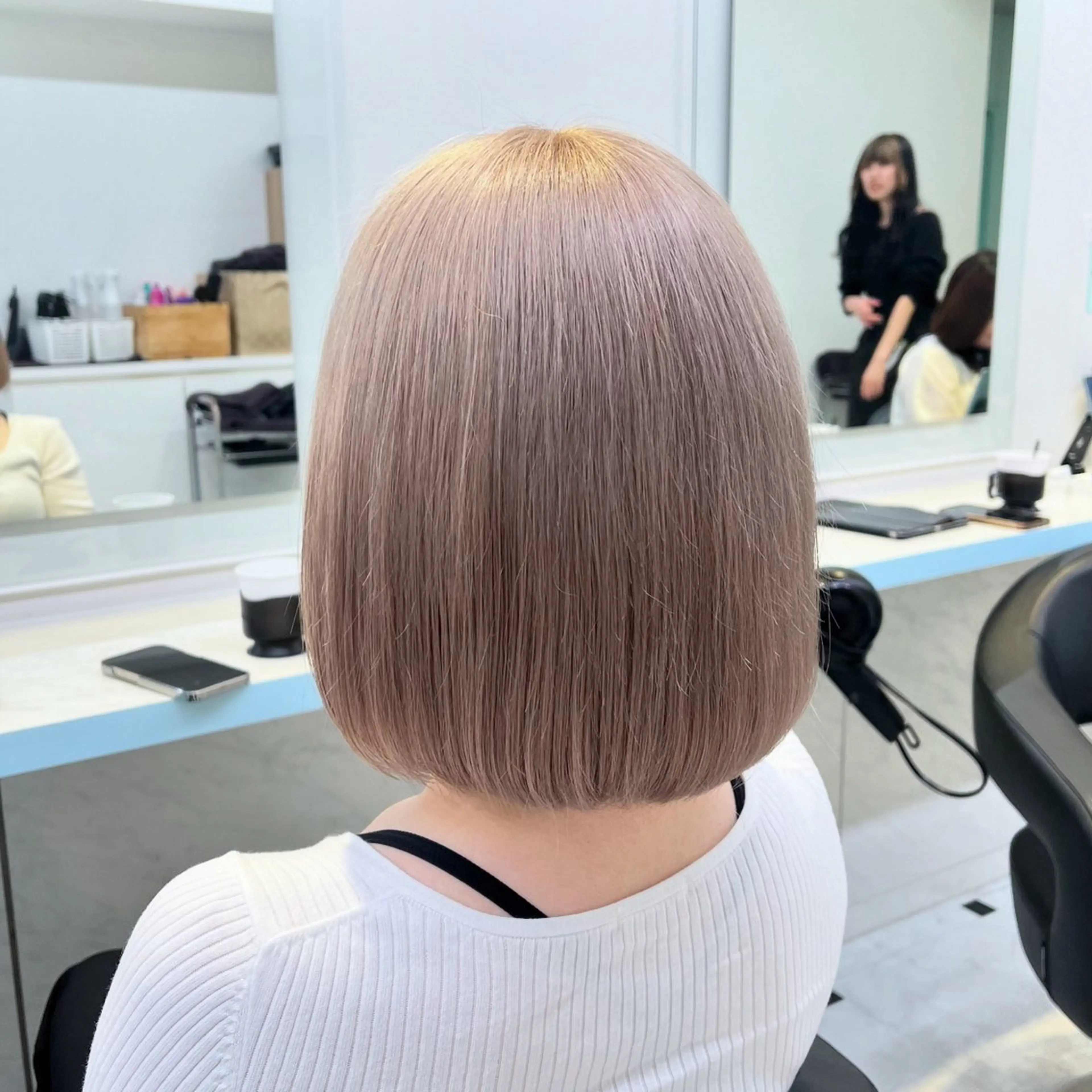 ショート カラー ヘアカラー トリートメント ブリーチカラー 🩵MIZUKIのヘアスタイル