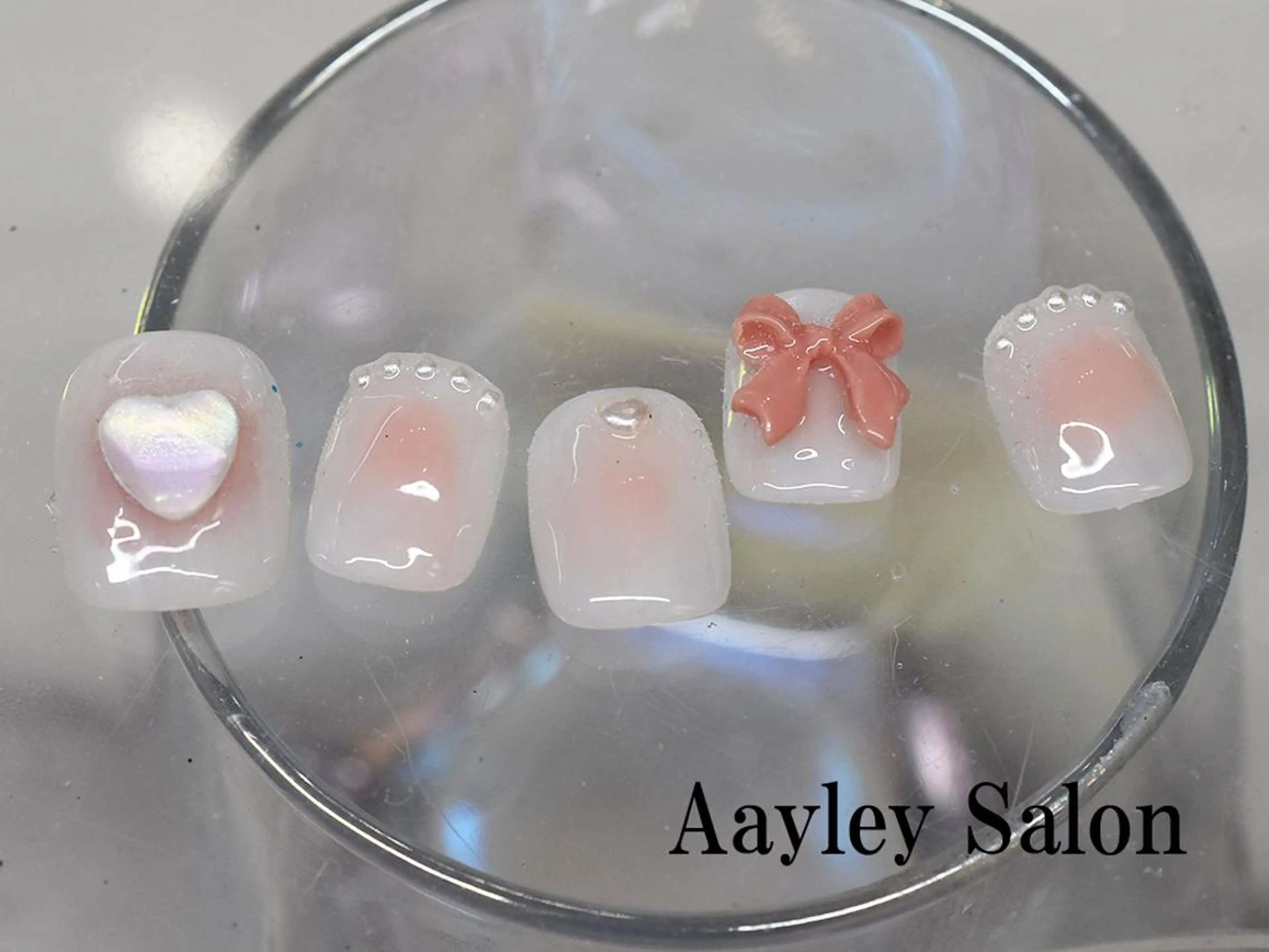 ミディアム カラー ネイル Aayley(アイリー)Salon所属・Aayley アイリ―サロンのネイルデザイン