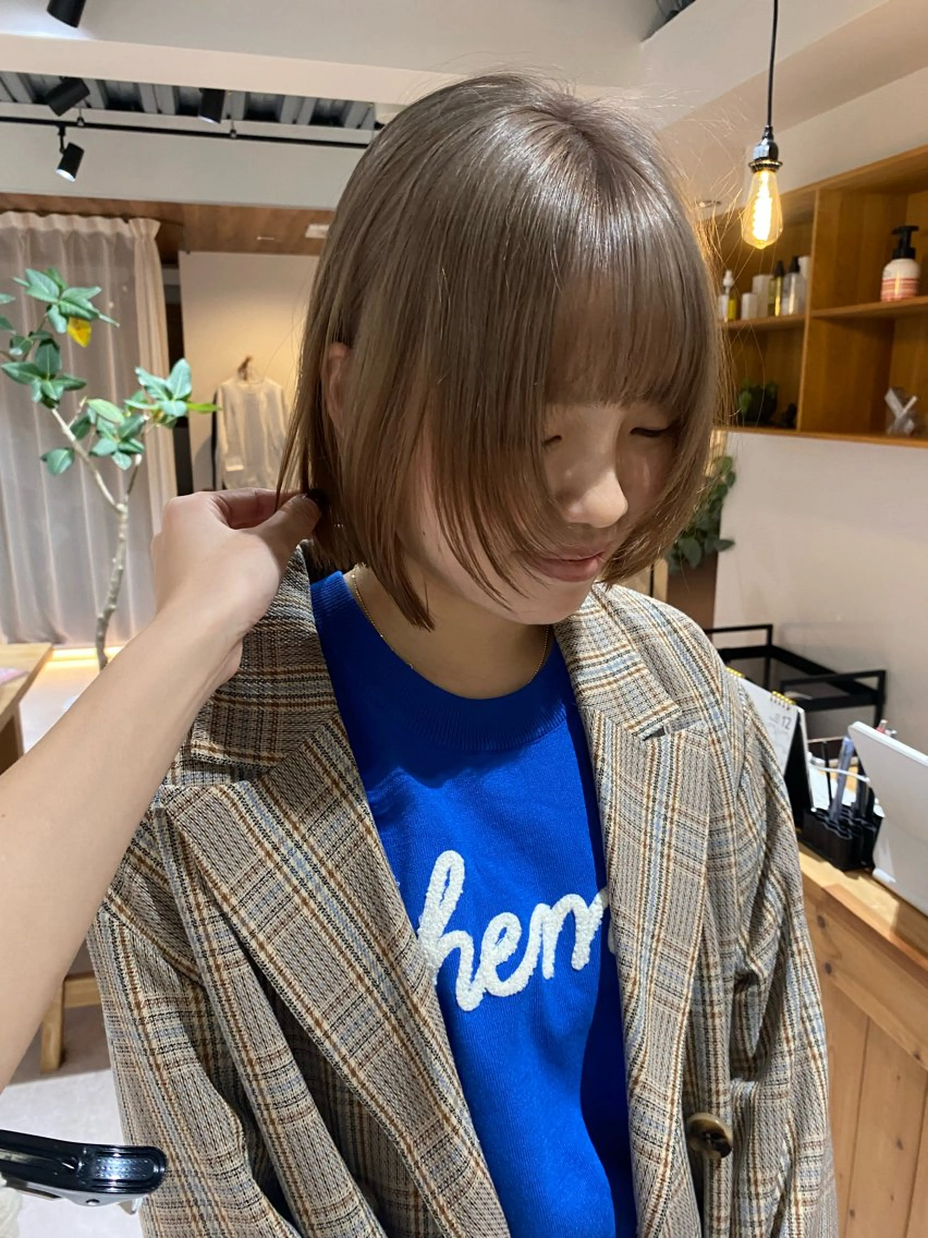 ショート カラー ベージュカラー ブリーチ ミルクティーベージュ ヘアカラー トリートメント iroha/ n.w.h🎀のヘアスタイル