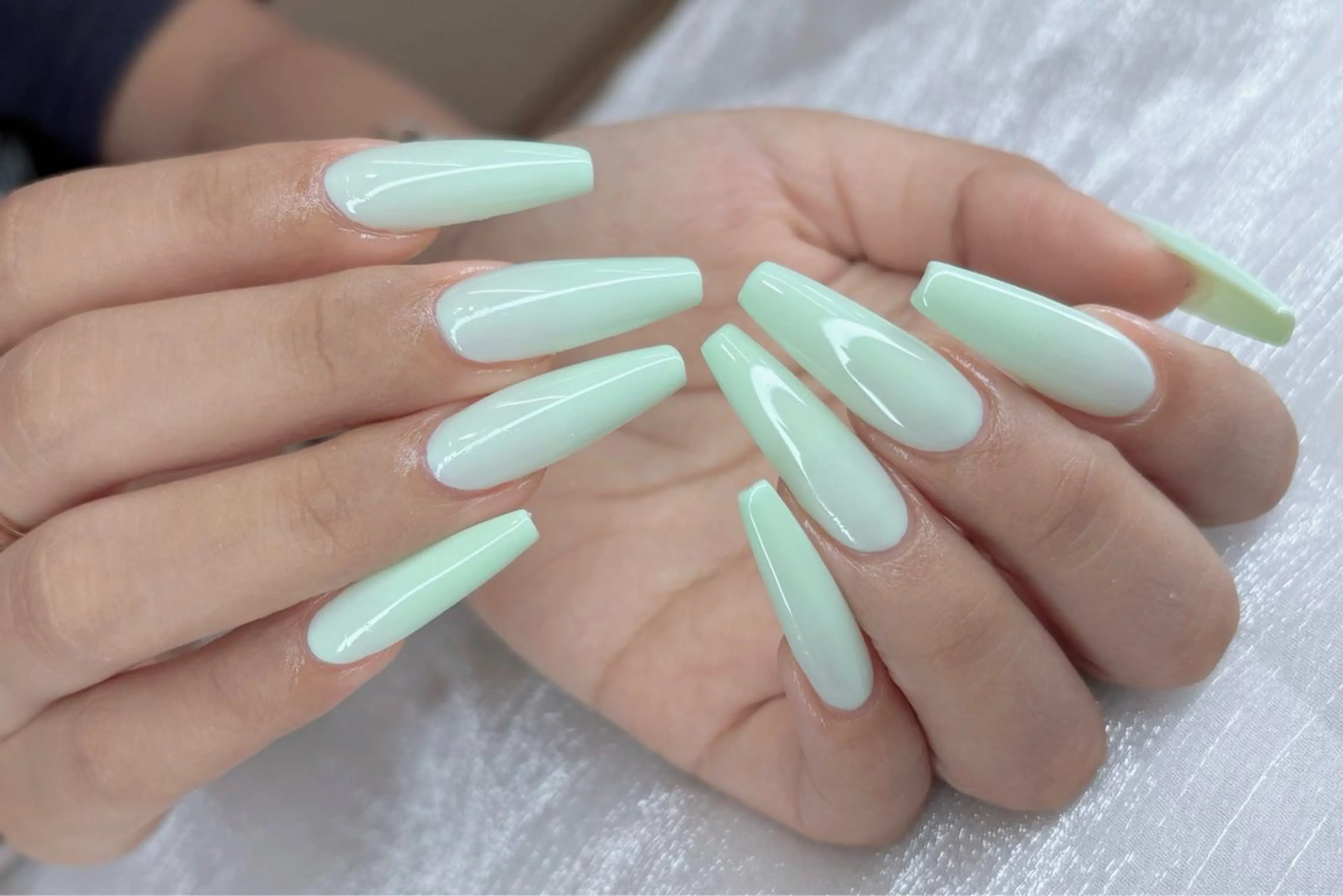 ネイル オーロラネイル ブルー チークネイル フットネイル フレンチネイル NAILS168 大家店のネイルデザイン