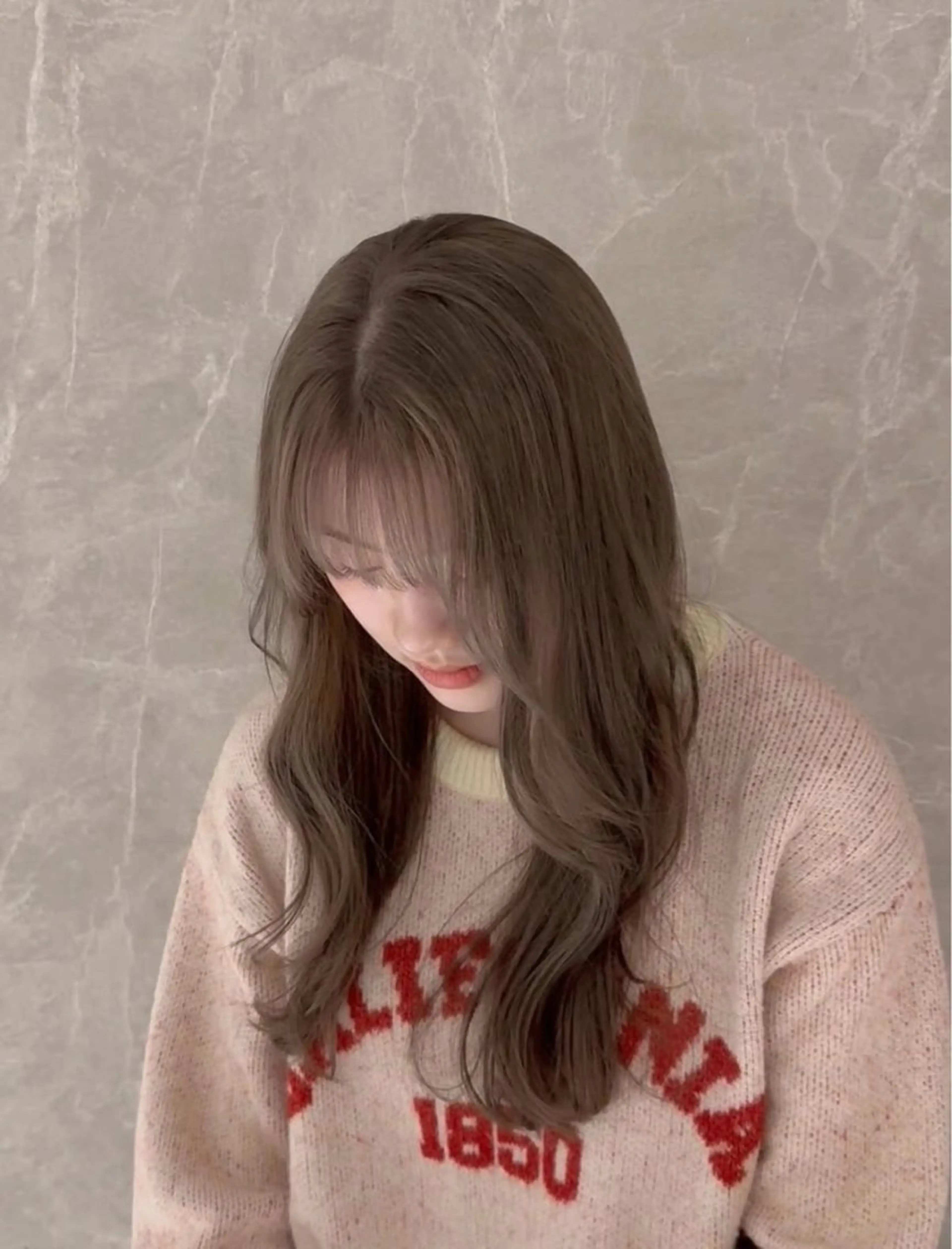 ミディアム NANAMI/透明感 カラー/グレージュのヘアスタイル