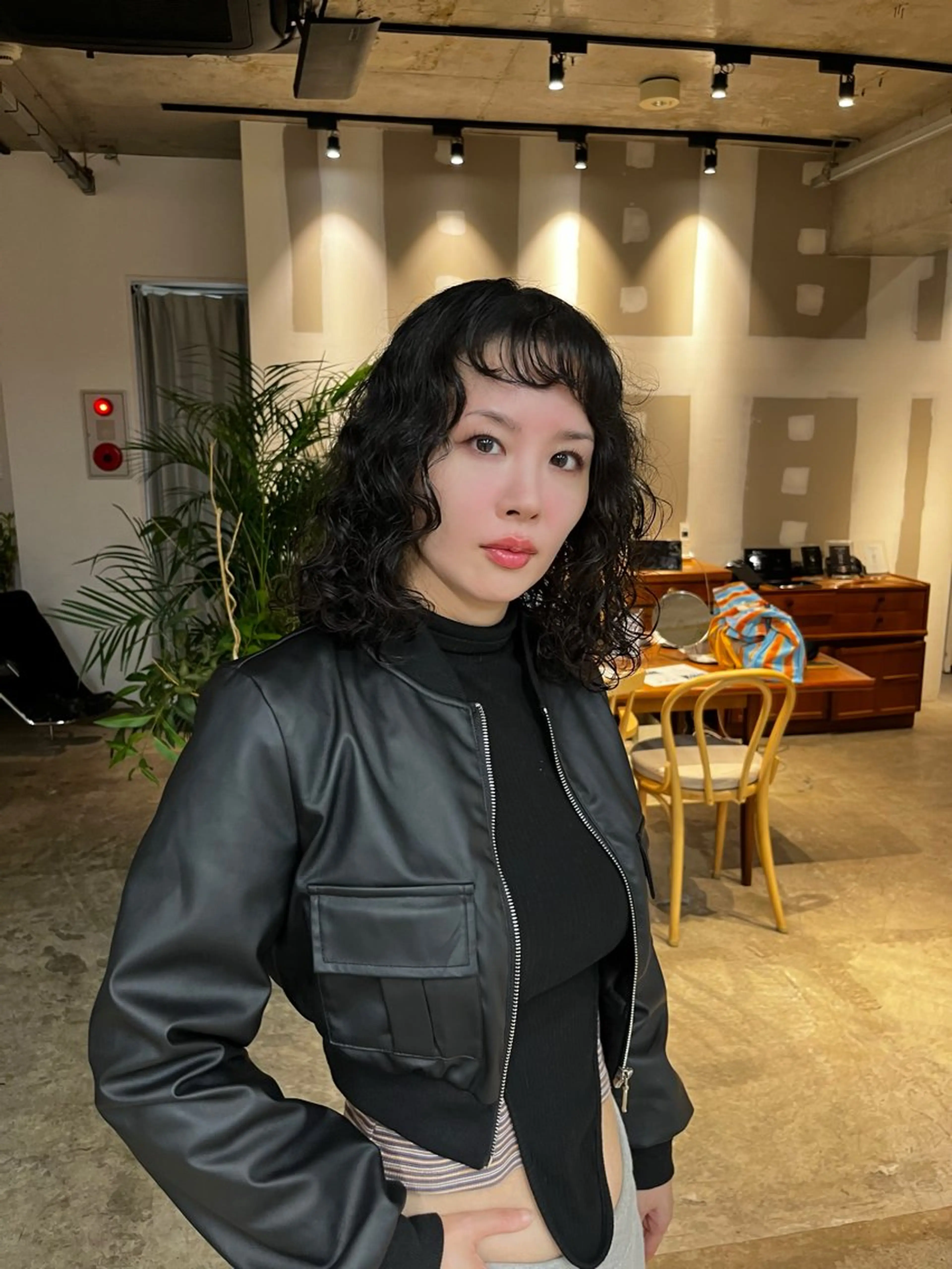 ミディアム ミディアムパーマ ウルフカット ウルフとデザイン カラーの神のヘアスタイル