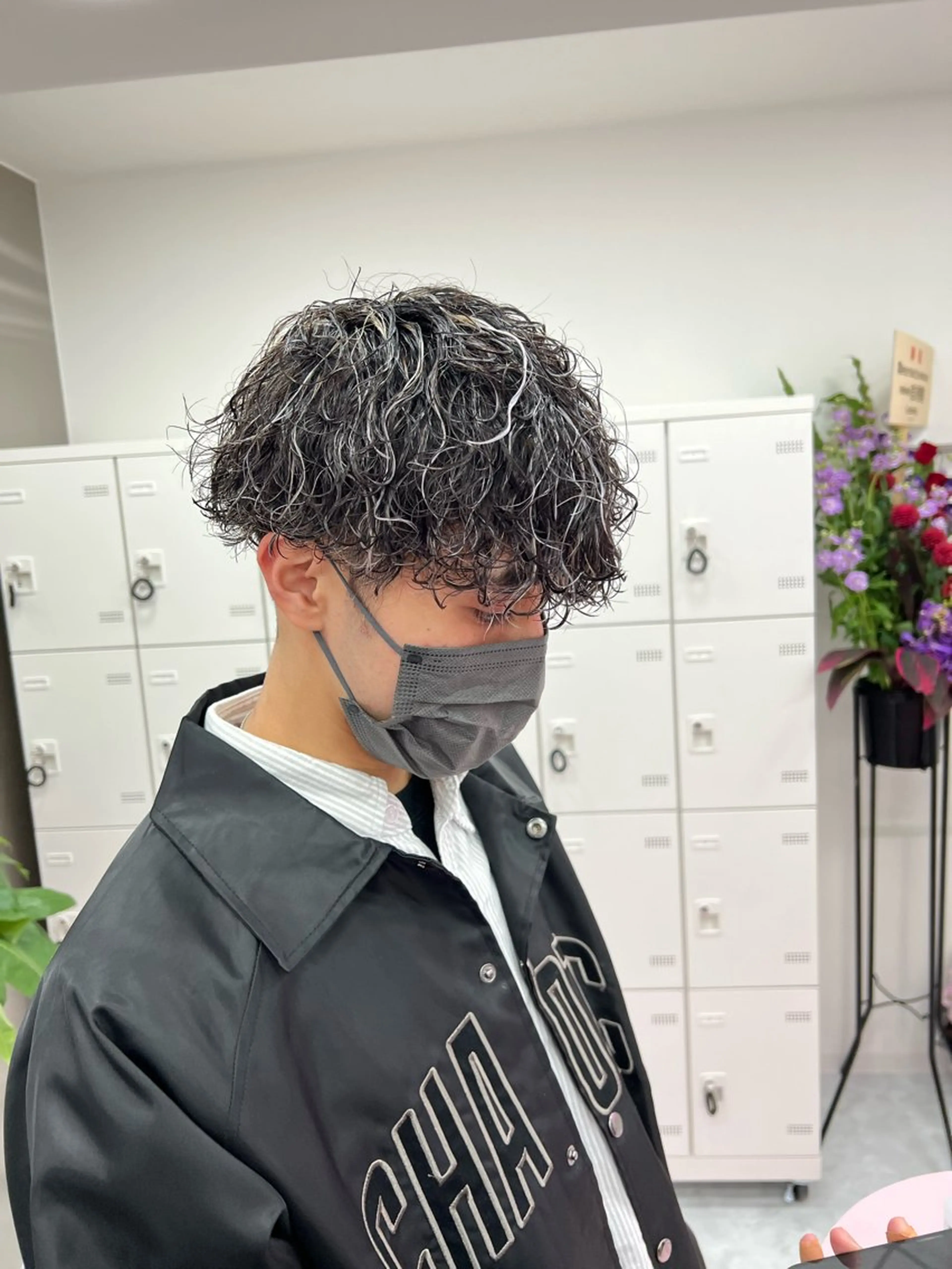 ミディアム パーマ メンズ ミディアムパーマ センターパート メンズ韓国風 韓国マッシュ マッシュウルフ カット ヘアカラー トリートメント ヘッドスパ ヘアセット トレンド/レイヤー うる艶🪞CANDYのヘアスタイル