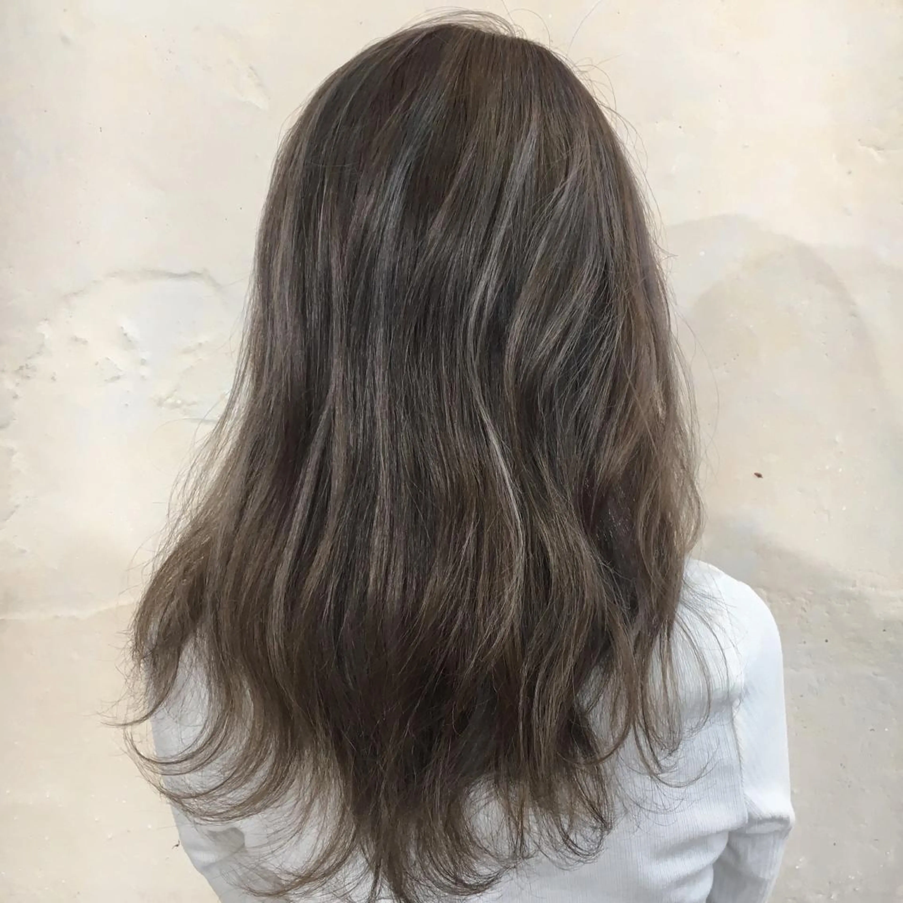 セミロング カラー パーマ ヘアアレンジ メンズ キッズ ネイル マツエク・マツパ センターパート マッシュ アッシュ グラデーションカラー ナチュラル 角床直哉 カラーカットNO 1のヘアスタイル