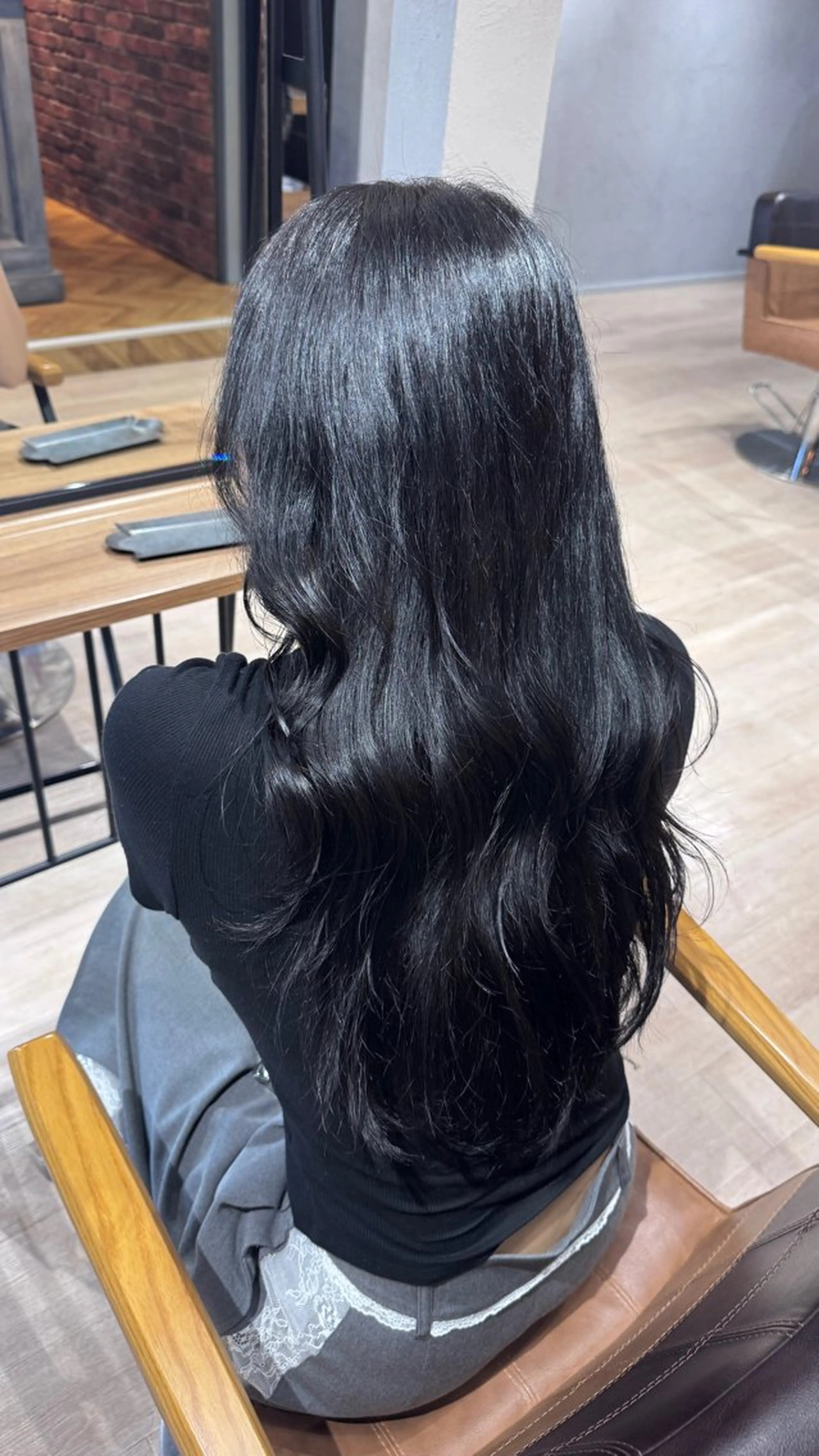 カラー 黒髪 鈴木 雅捺のヘアスタイル