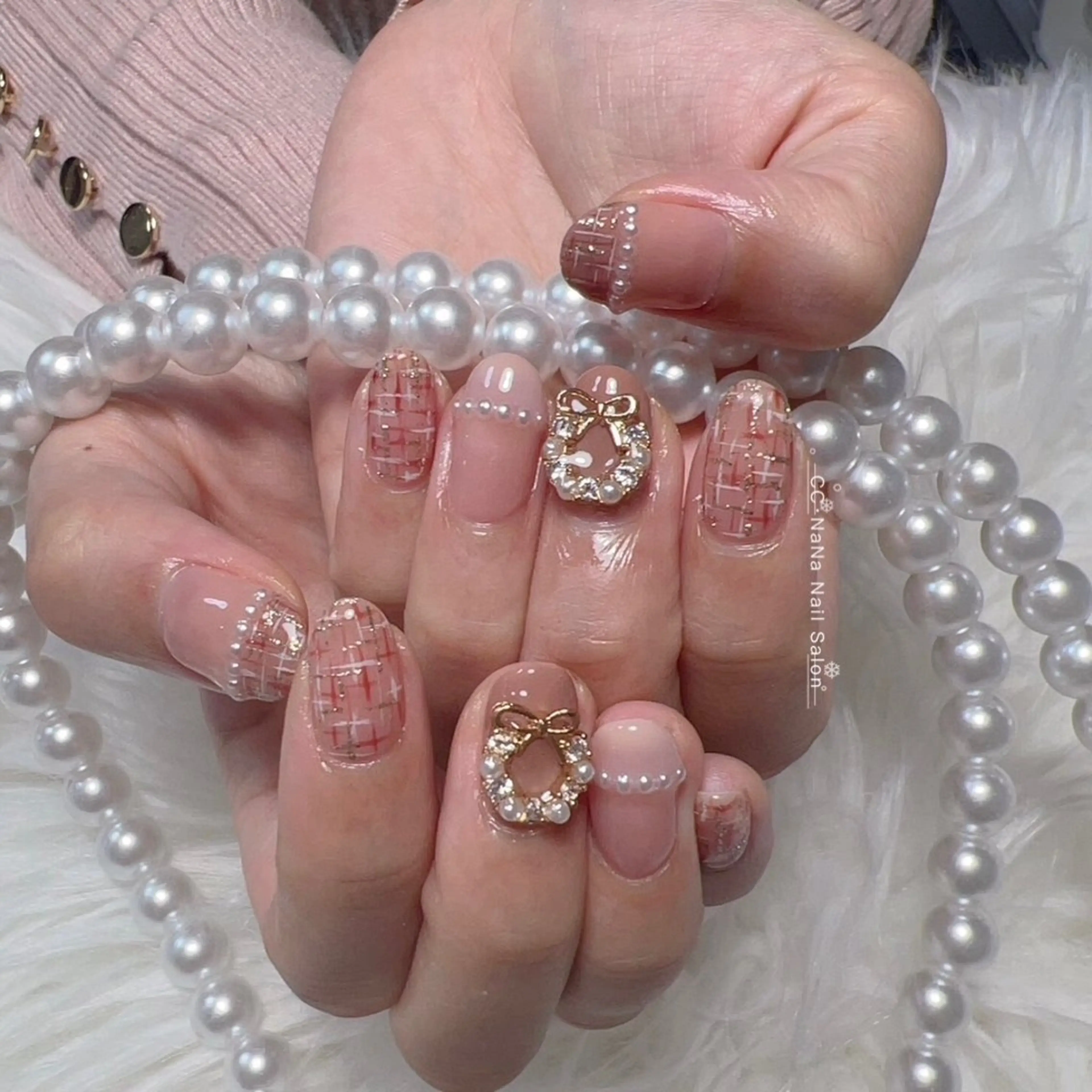 ネイル 冬ネイル クリスマス ハンドネイル CC  NaNa ワンホンネイル🌙Nのネイルデザイン