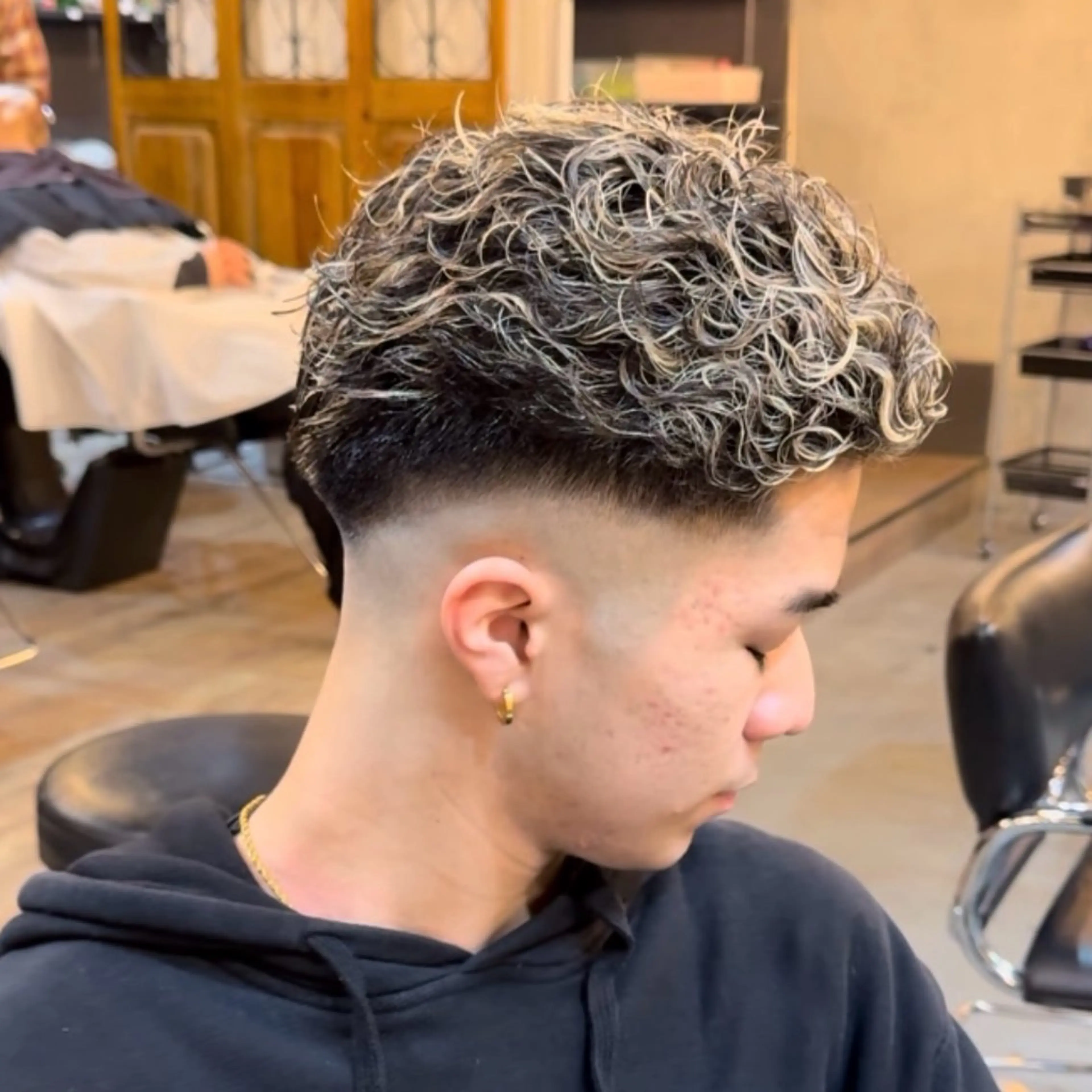 ショート パーマ メンズ メンズブリーチ カット ヘアカラー ツイスパ/ TAKUMIのヘアスタイル