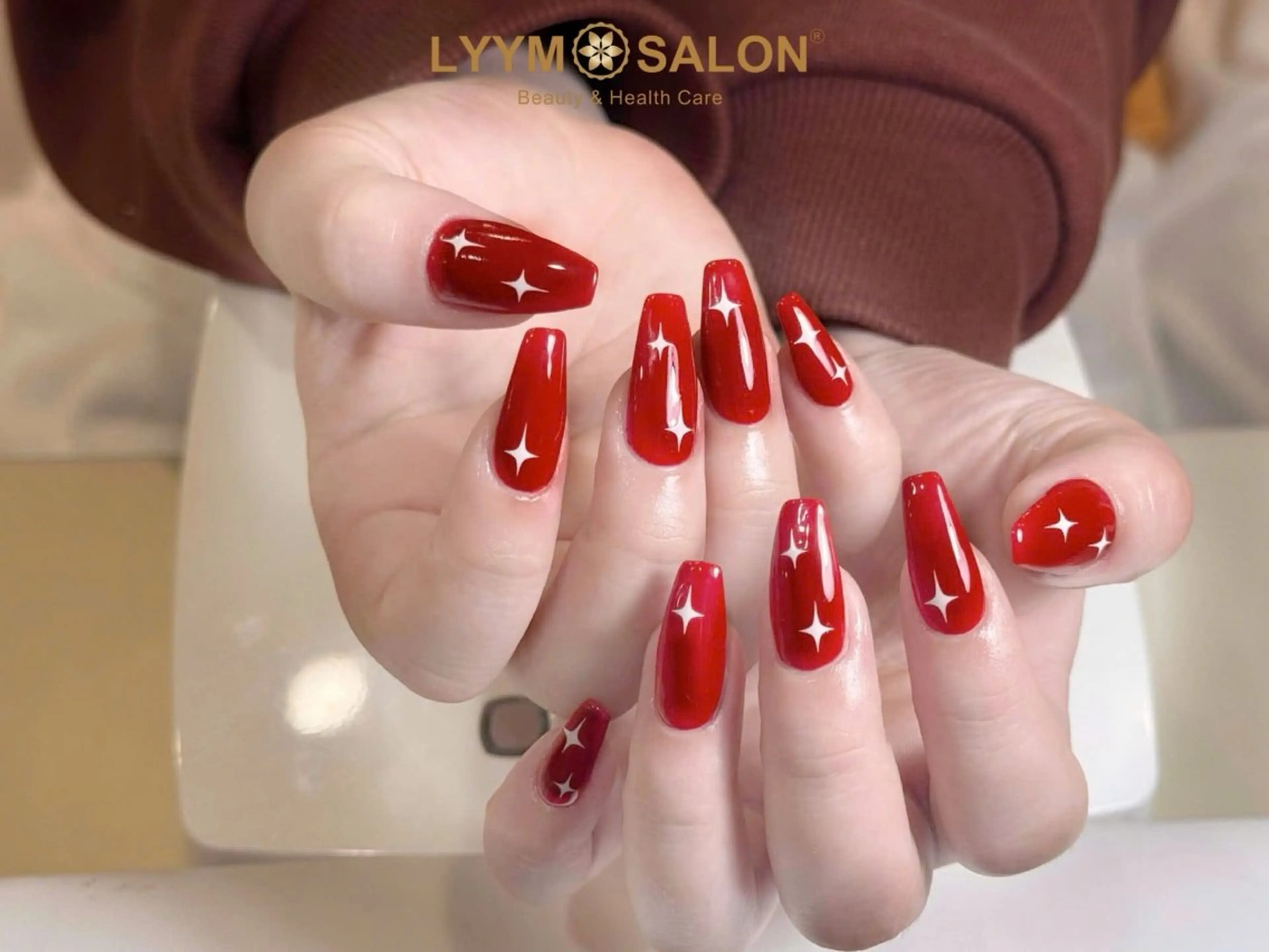 ネイル 赤色 シンプルネイル ハンドネイル LYYM Salonのネイルデザイン